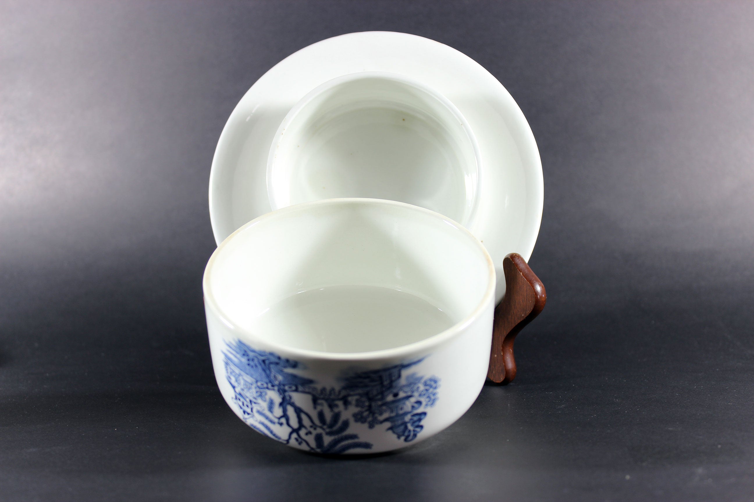 Blue Willow Covered Butter, Meakin, Staffordshire