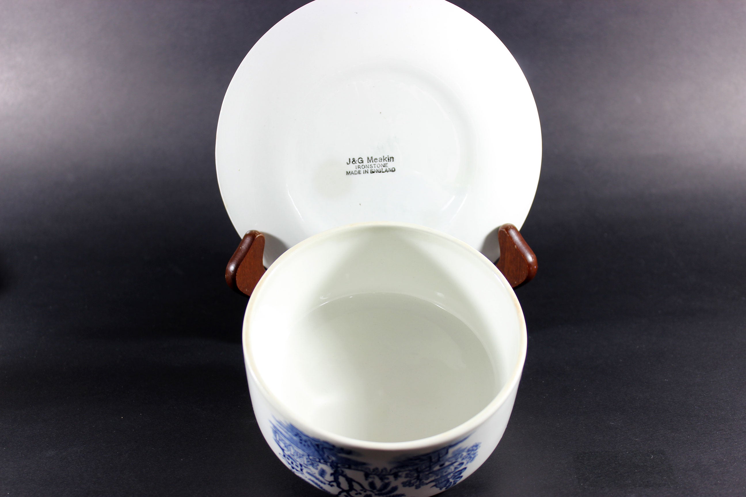 Blue Willow Covered Butter, Meakin, Staffordshire