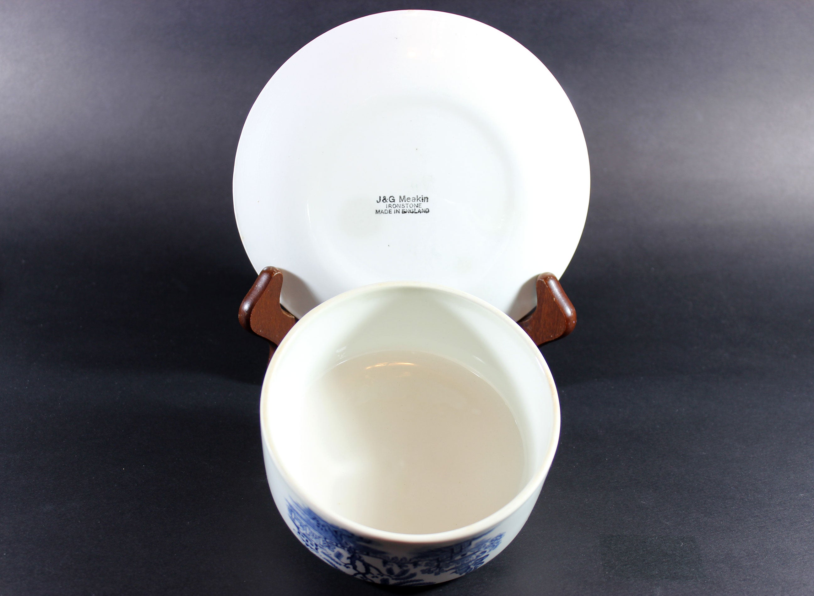 Blue Willow Covered Butter, Meakin, Staffordshire