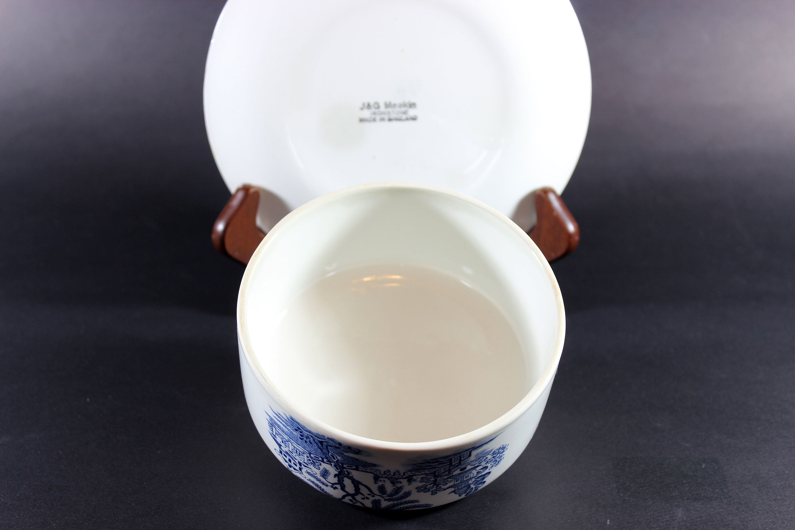 Blue Willow Covered Butter, Meakin, Staffordshire