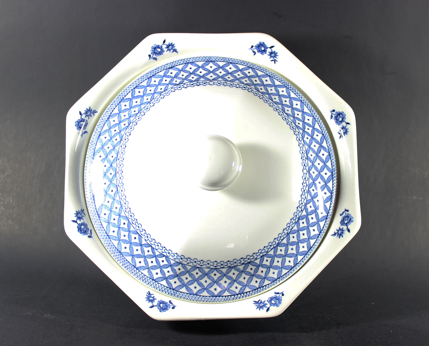 Blue Willow Covered Vegetable Dish, Meakin, Staffordshire