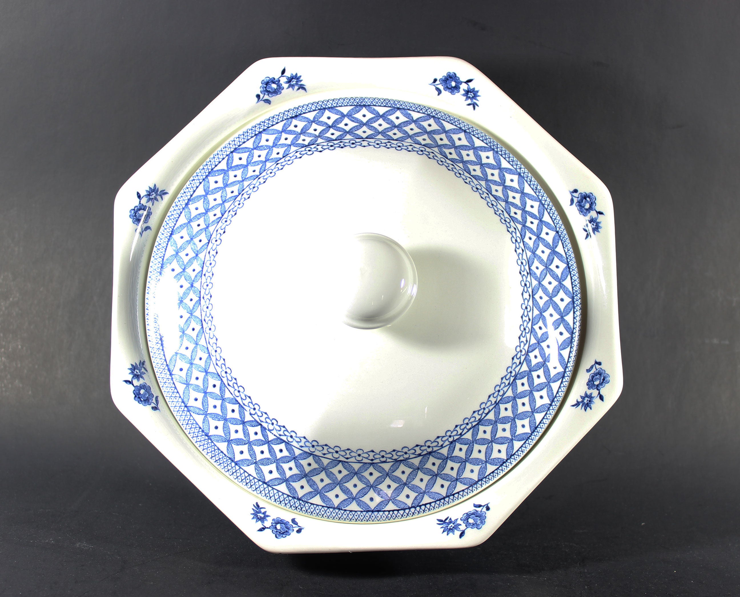 Blue Willow Covered Vegetable Dish, Meakin, Staffordshire