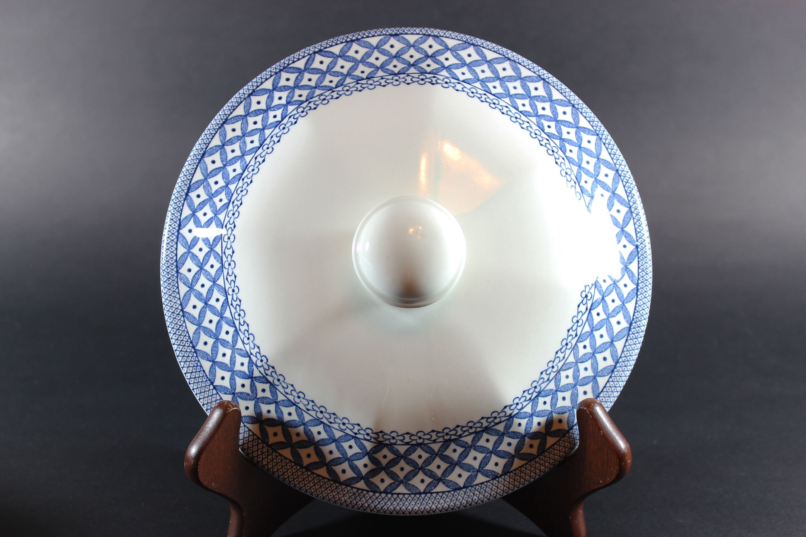 Blue Willow Covered Vegetable Dish, Meakin, Staffordshire