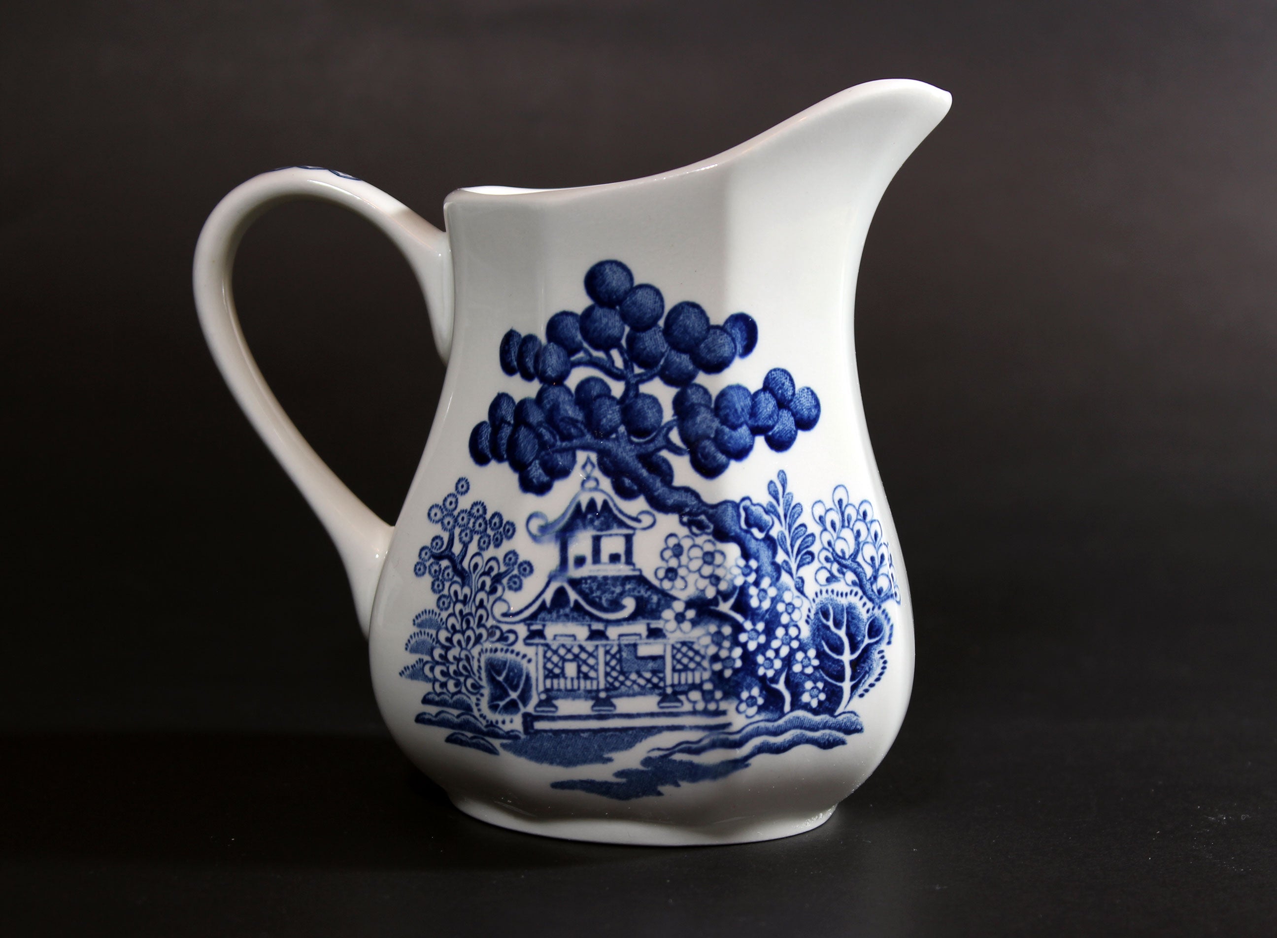 Blue Willow, Cream and Covered Sugar Bowl, J&G Meakin, Royal Staffordshire