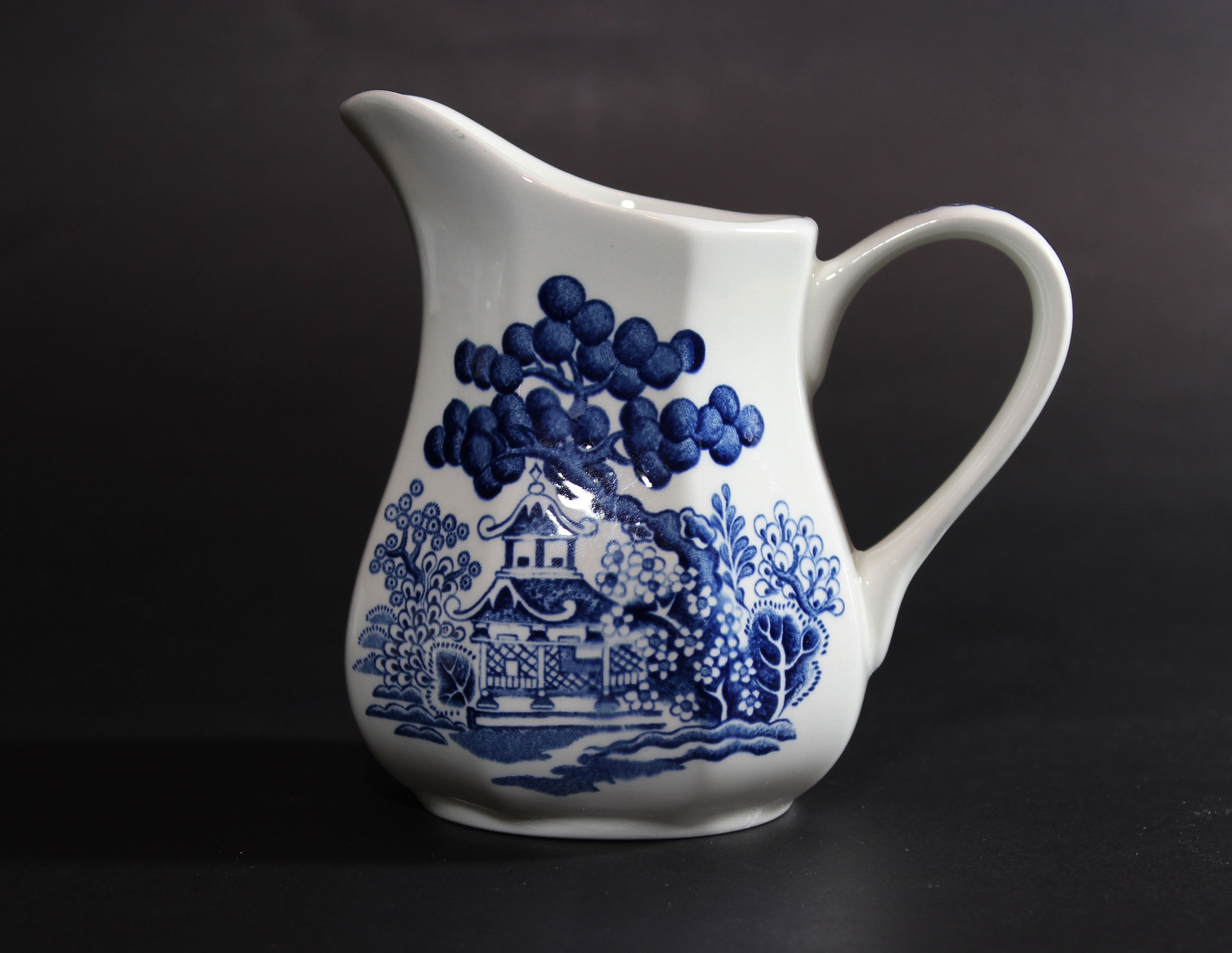 Blue Willow, Cream and Covered Sugar Bowl, J&G Meakin, Royal Staffordshire