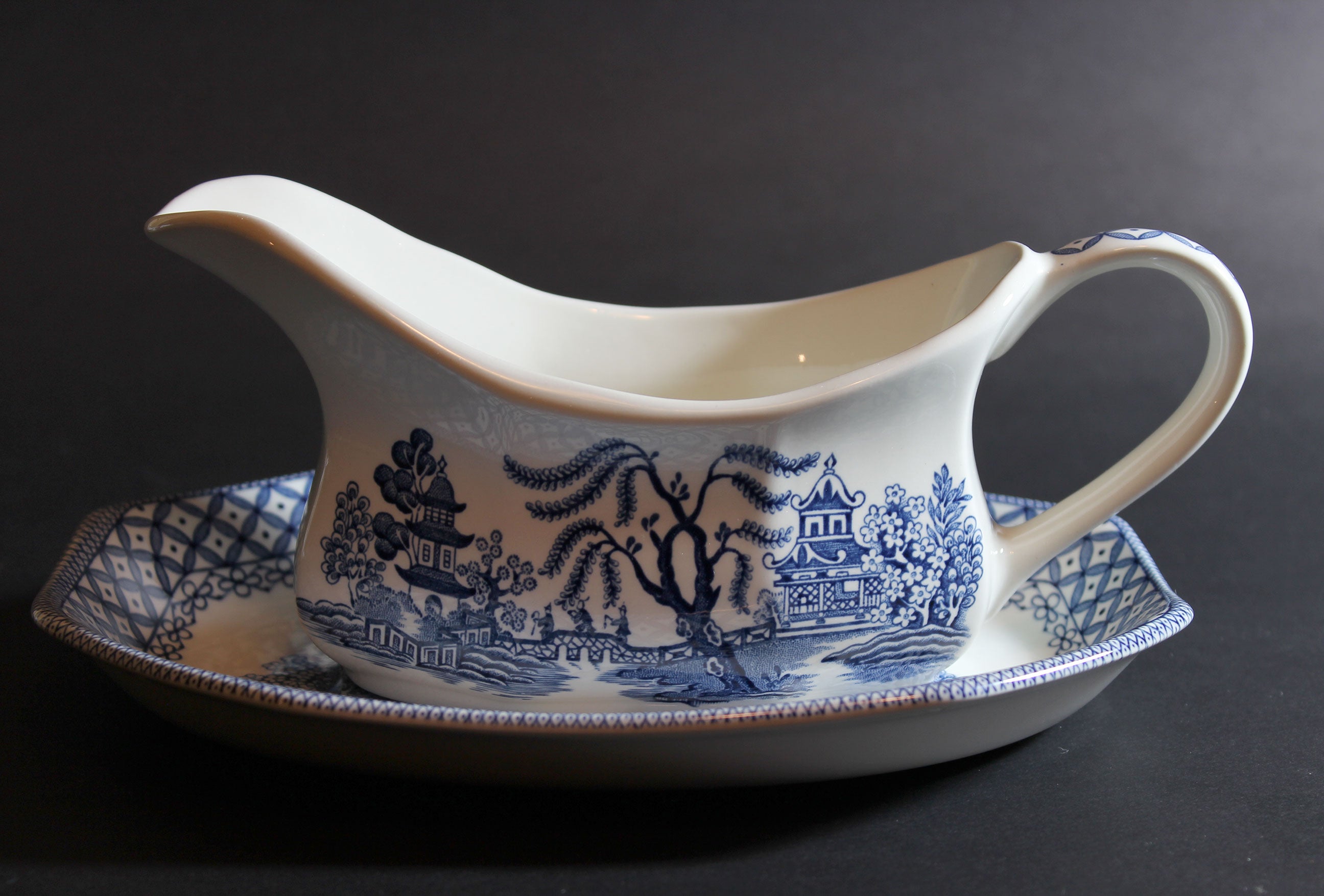 Meakin Blue Willow Gravy Boat