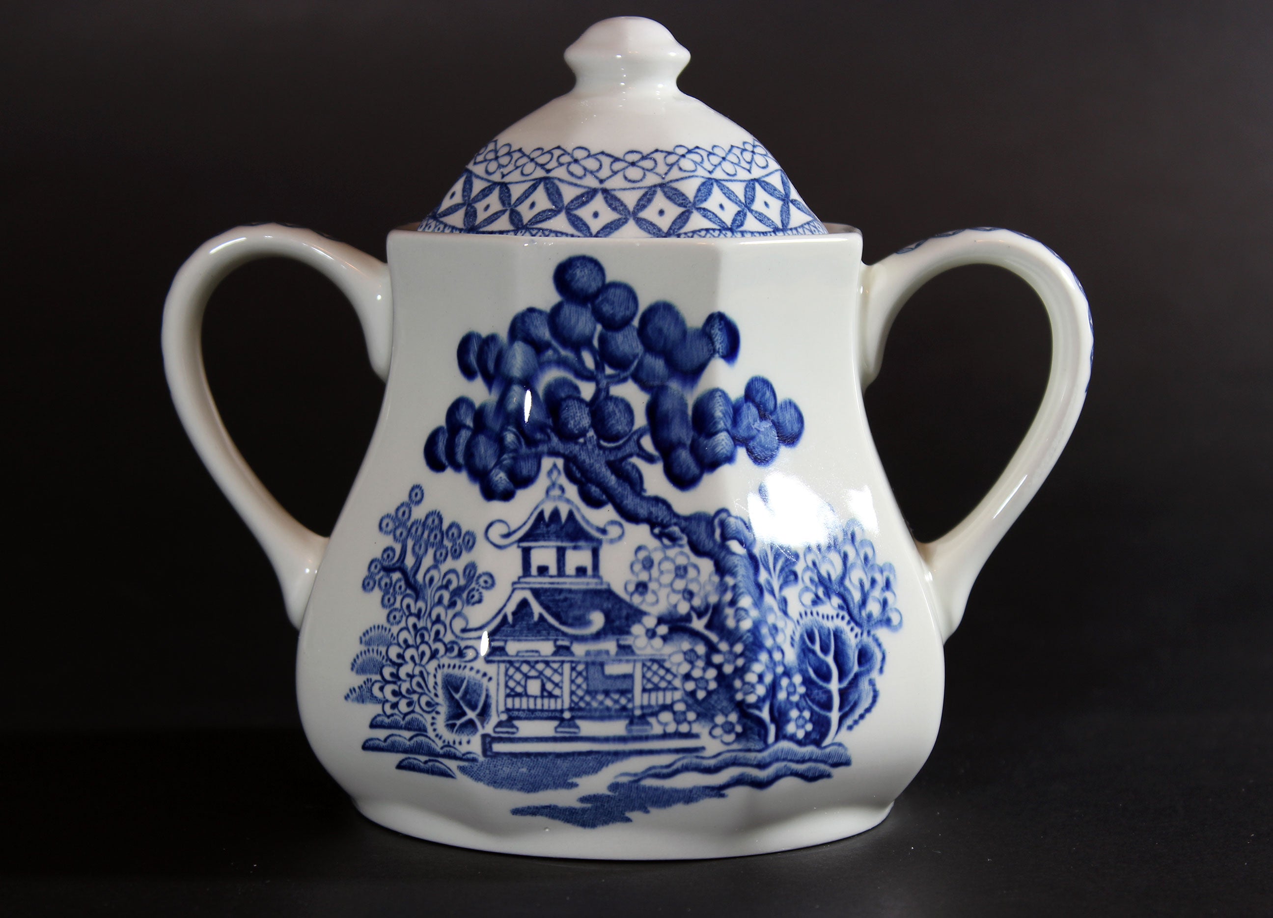 Blue Willow, Cream and Covered Sugar Bowl, J&G Meakin, Royal Staffordshire