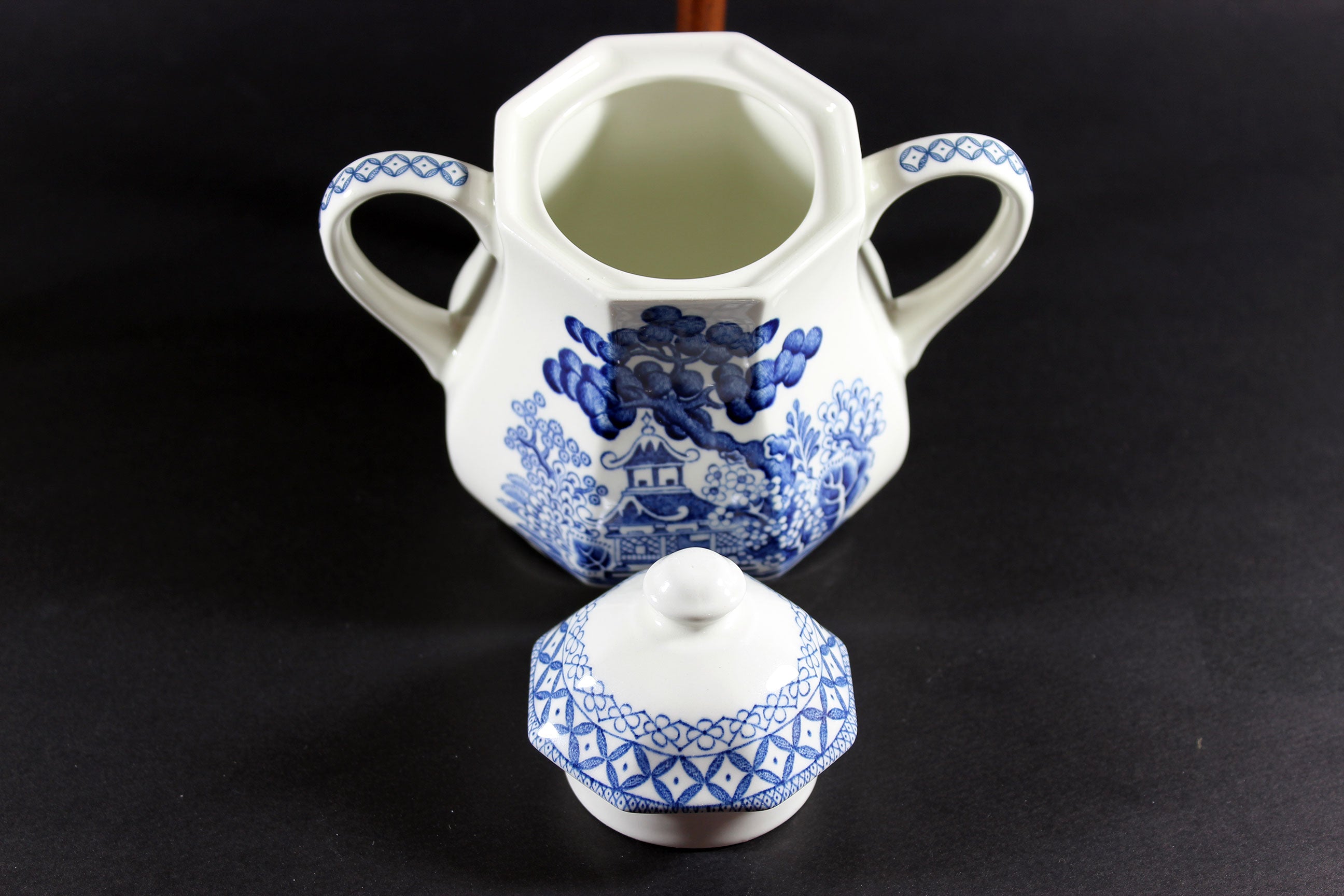 Blue Willow, Cream and Covered Sugar Bowl, J&G Meakin, Royal Staffordshire