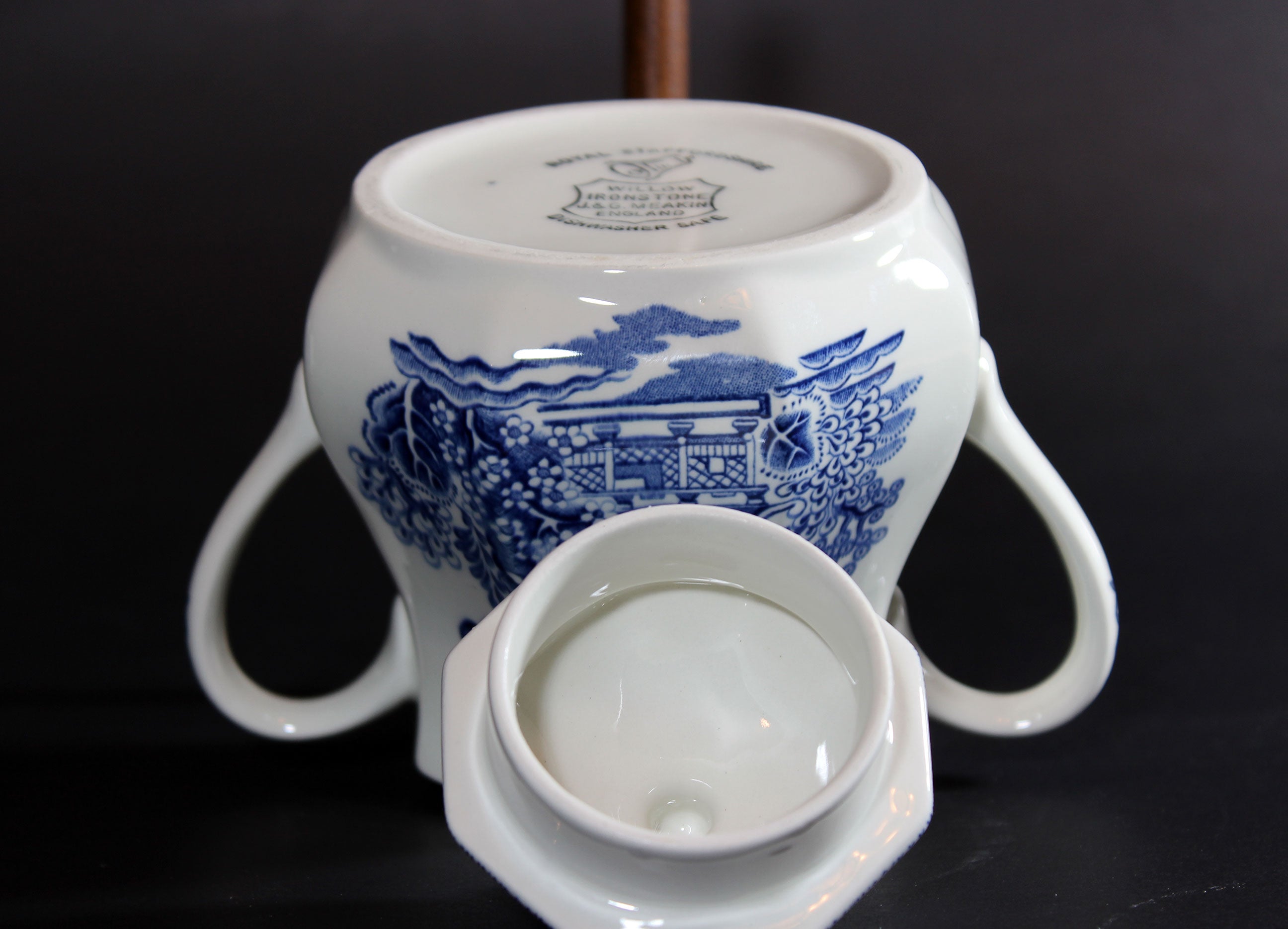 Blue Willow, Cream and Covered Sugar Bowl, J&G Meakin, Royal Staffordshire