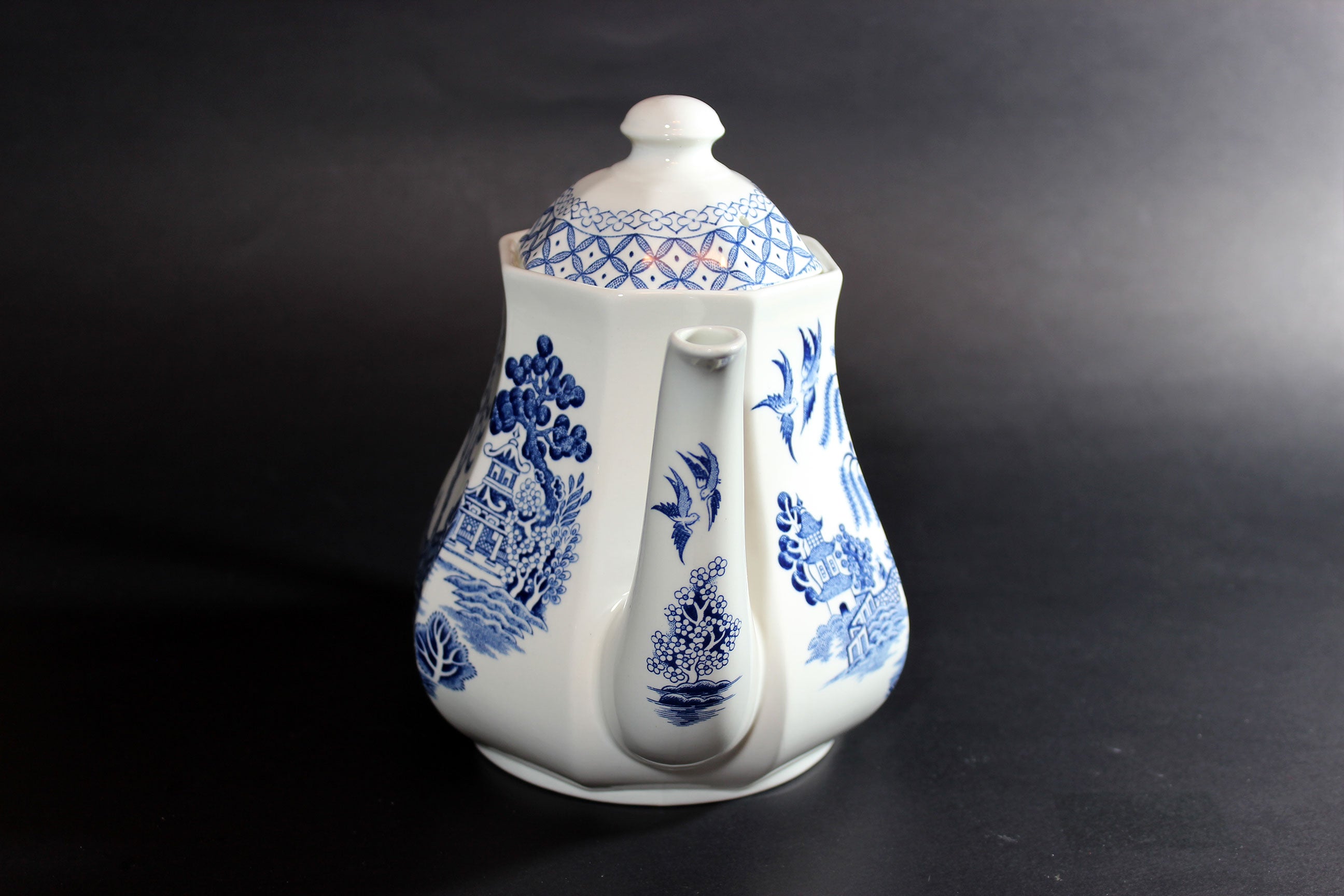 Meakin Blue Willow Teapot, Staffordshire