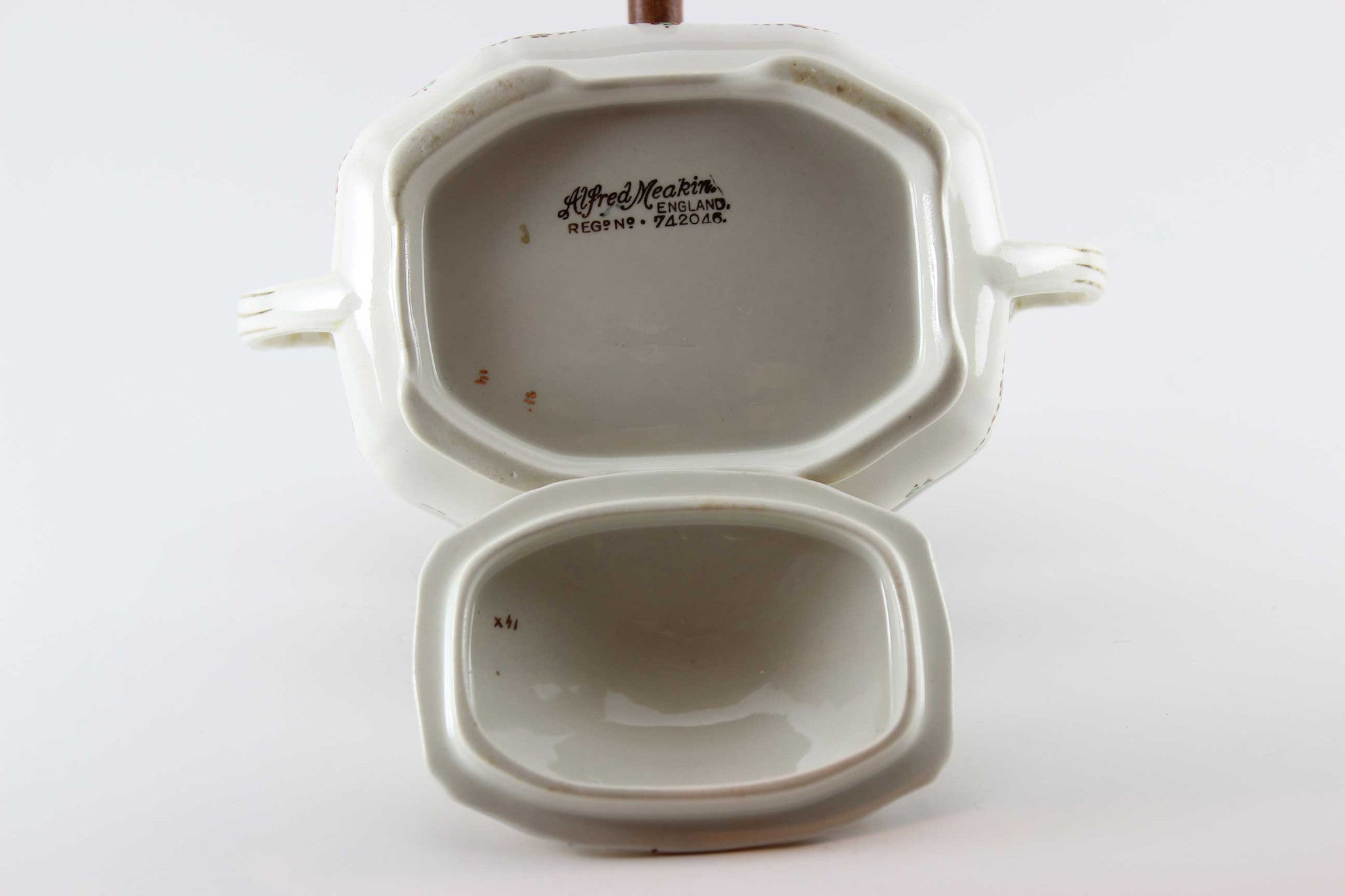 Alfred Meakin 26 Piece Tea Service - Fine Bone China