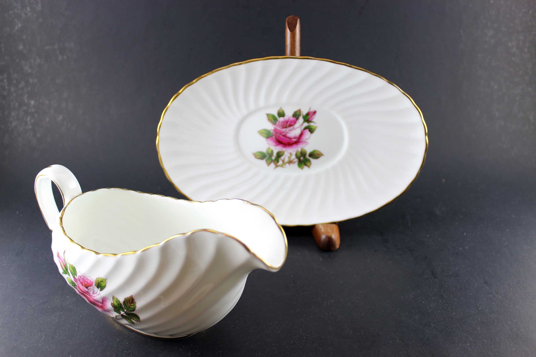 Northumbria Carleton Rose Gravy Boat and Under Plate