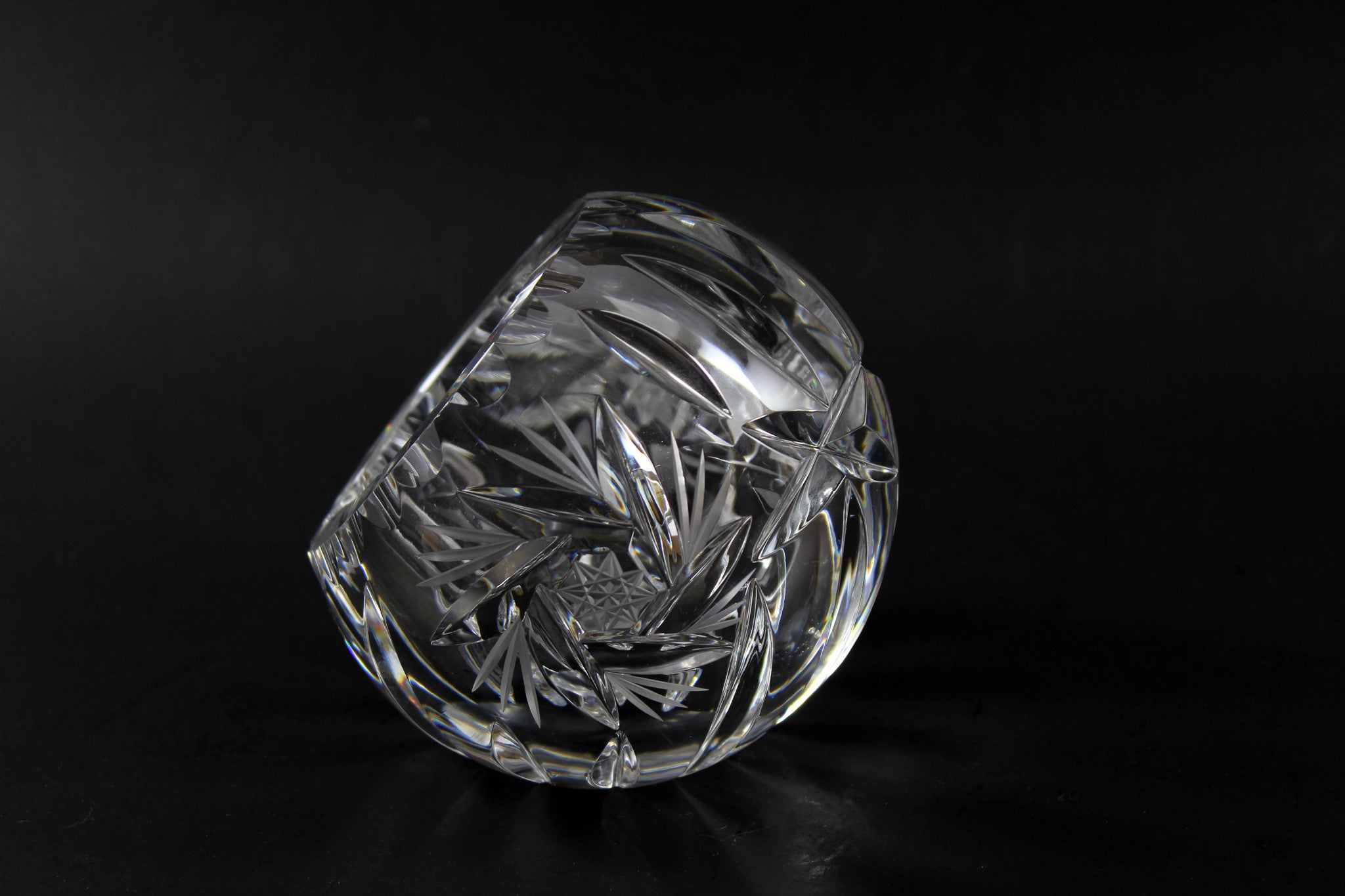 Pinwheel Crystal Round Rose Bowl-like Ashtray
