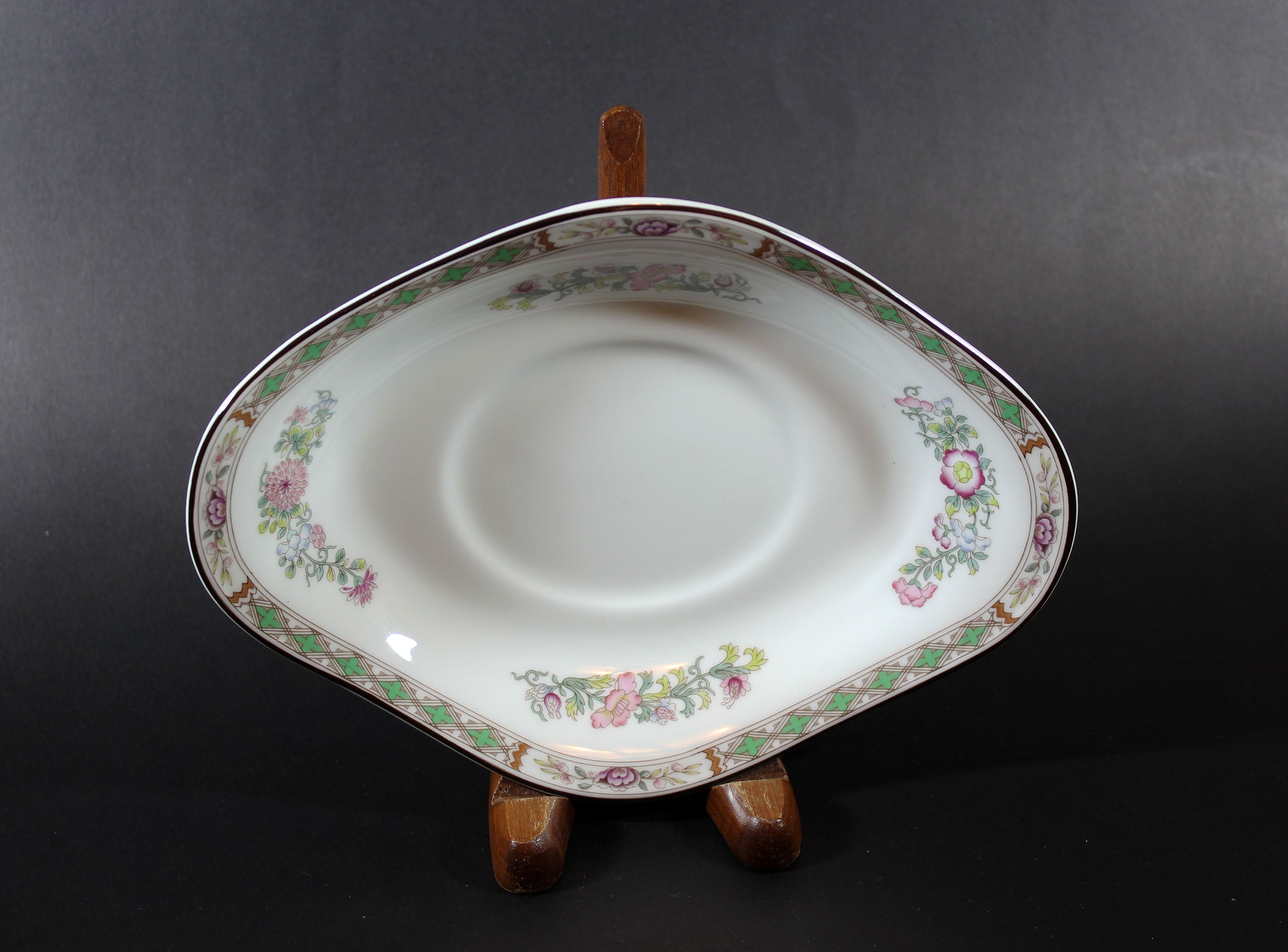 Wedgwood Kutani Crane Gravy Boat