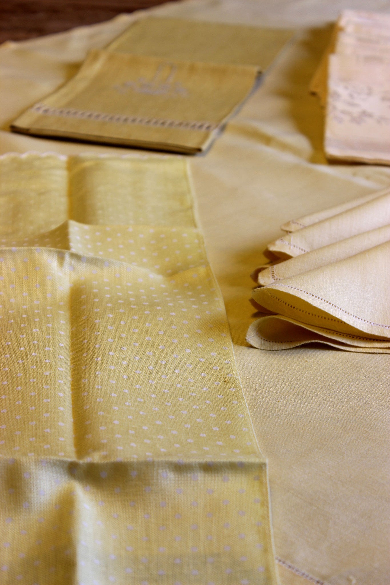 Irish Linen, Soft Yellow Bridge Set with Tea Towels