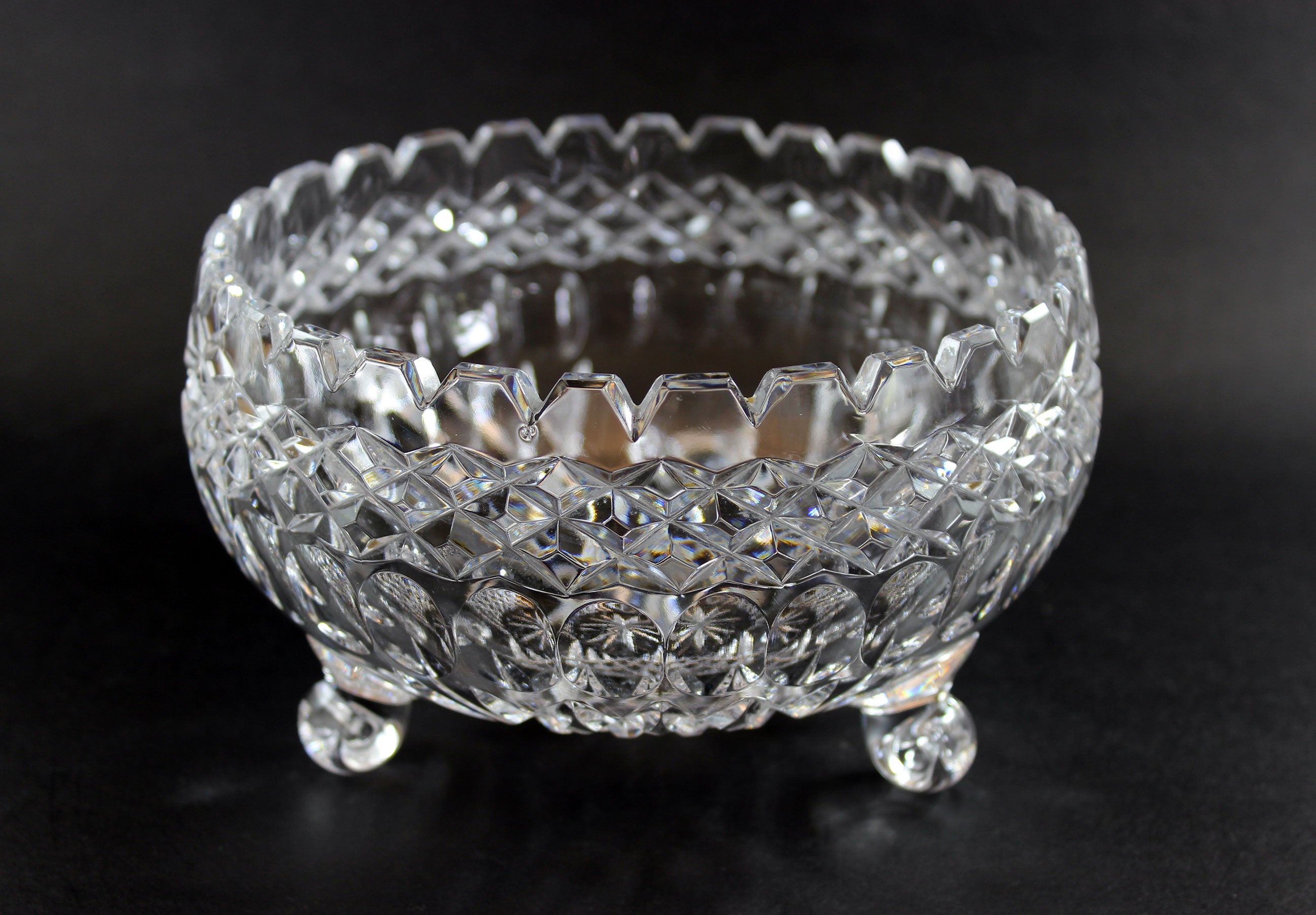 Bohemia Medium Crystal Bowl Thumbprints, Diamond Cut, Sawtooth Rim