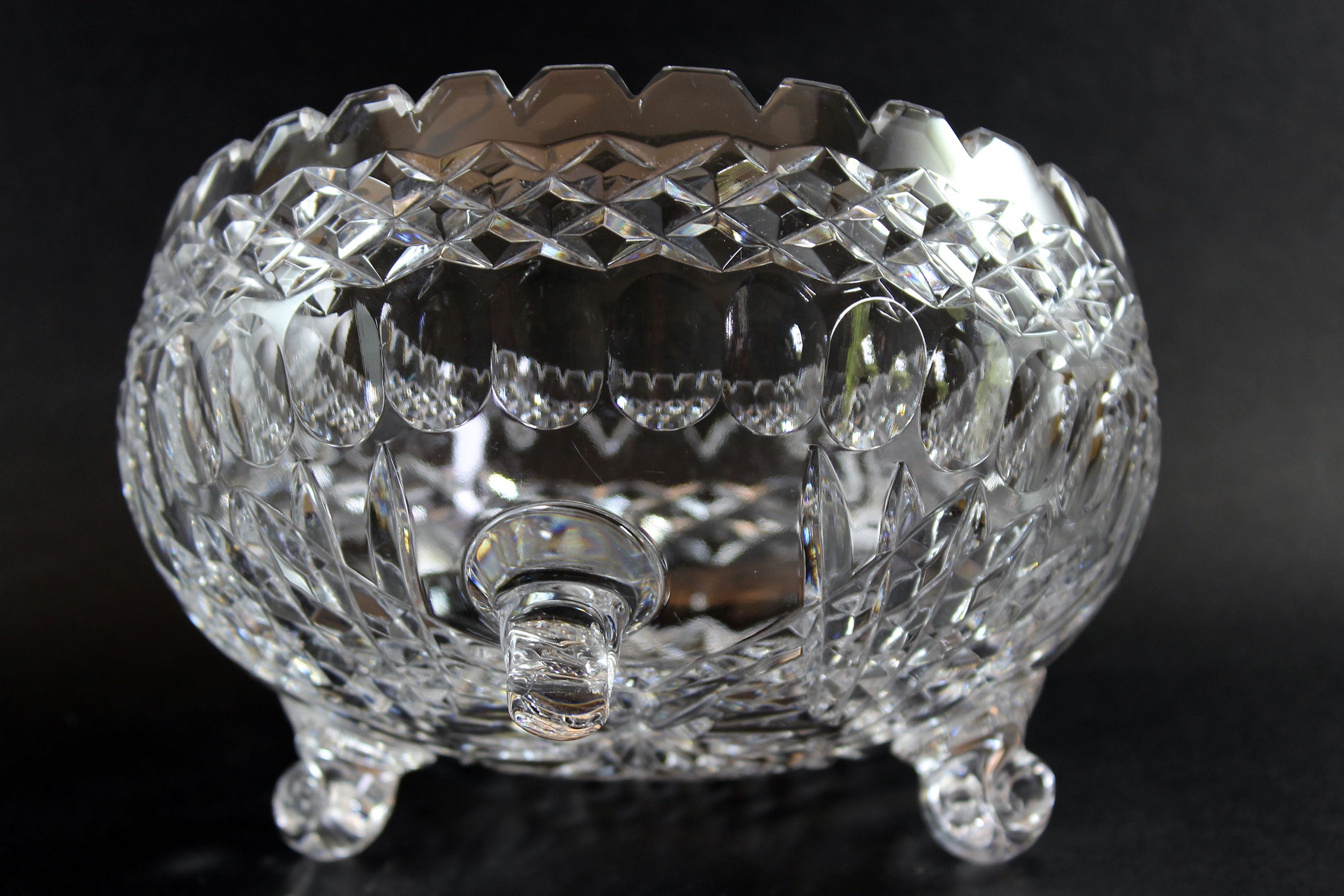 Bohemia Medium Crystal Bowl Thumbprints, Diamond Cut, Sawtooth Rim