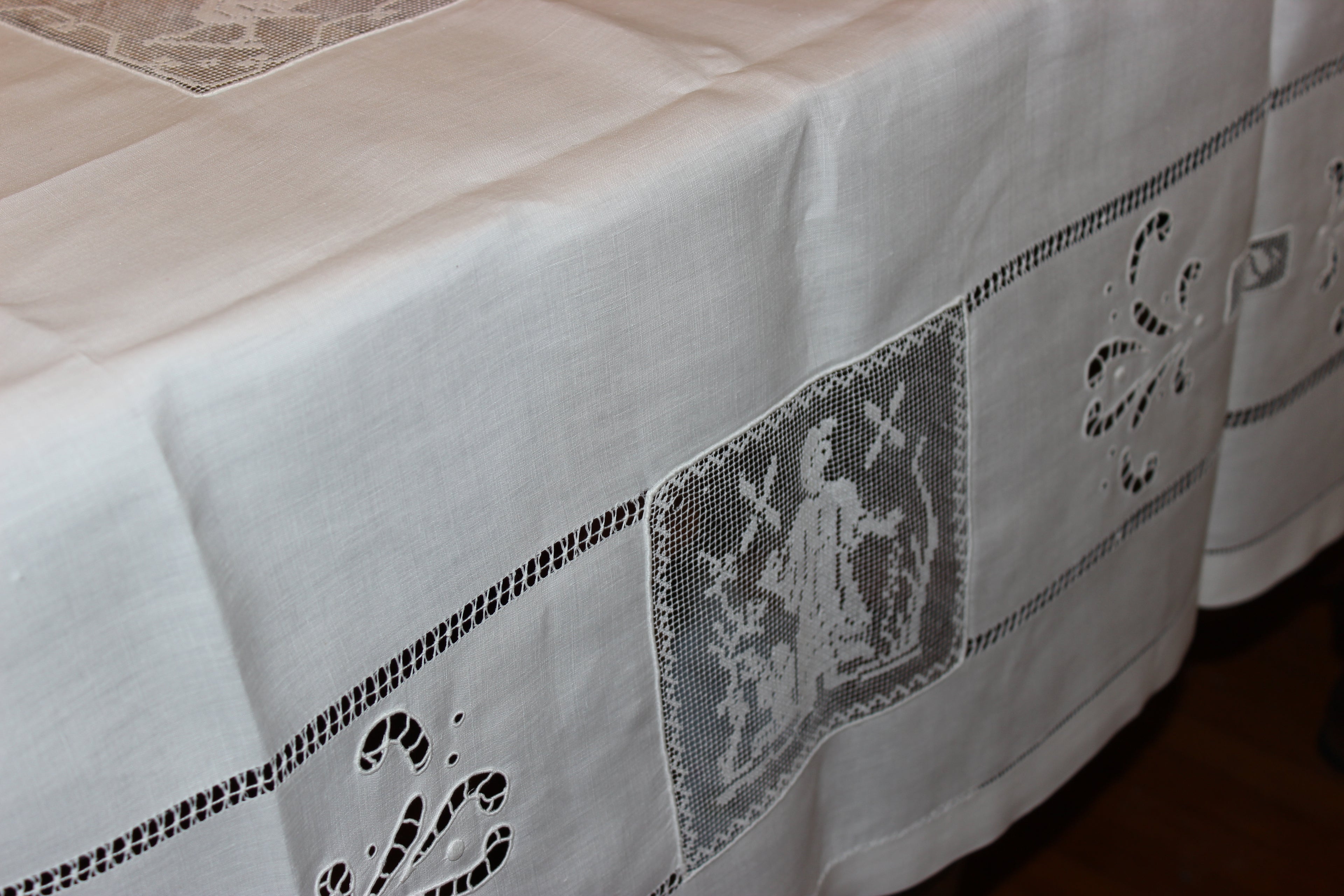 Linen tablecloth with fine lace inserts, pulled and drawn thread border