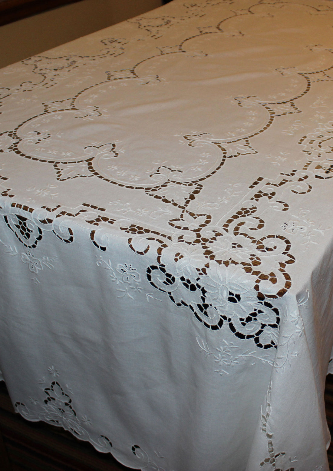 Large Vintage Cut Work & Embroidered Linen Tablecloth