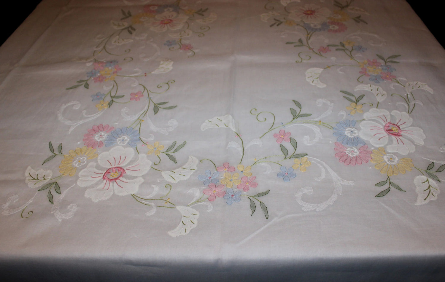 Madeira Organza Banquet Sized Tablecloth with Matching Napkins