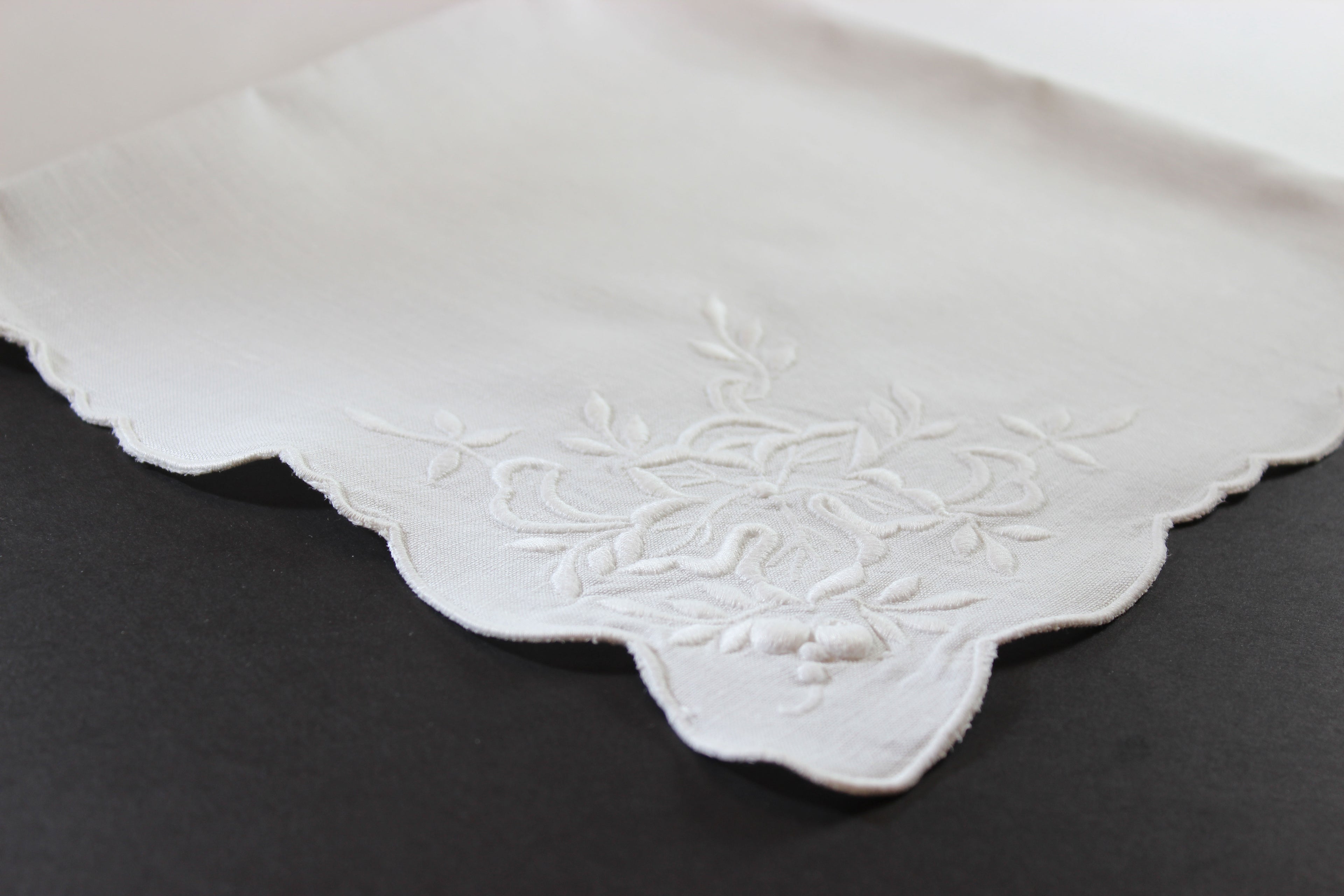 Madeira Hand Embroidered Linen Napkins with Leaves, White