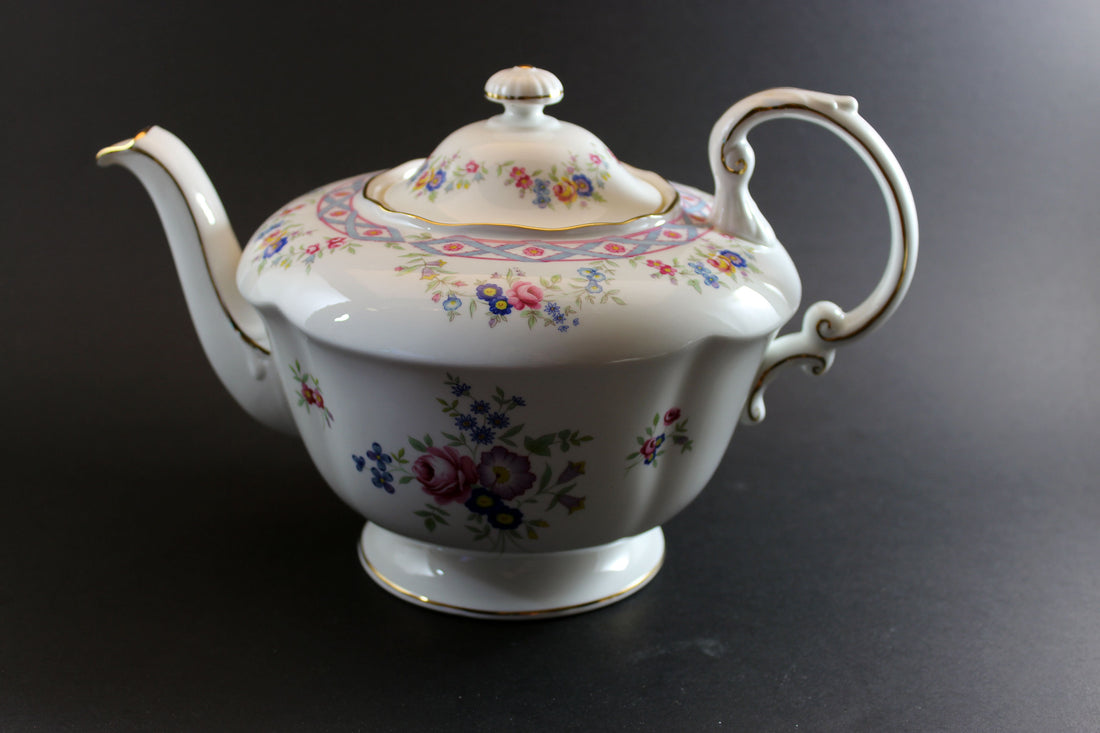 Paragon, Bow Pattern, Large Teapot