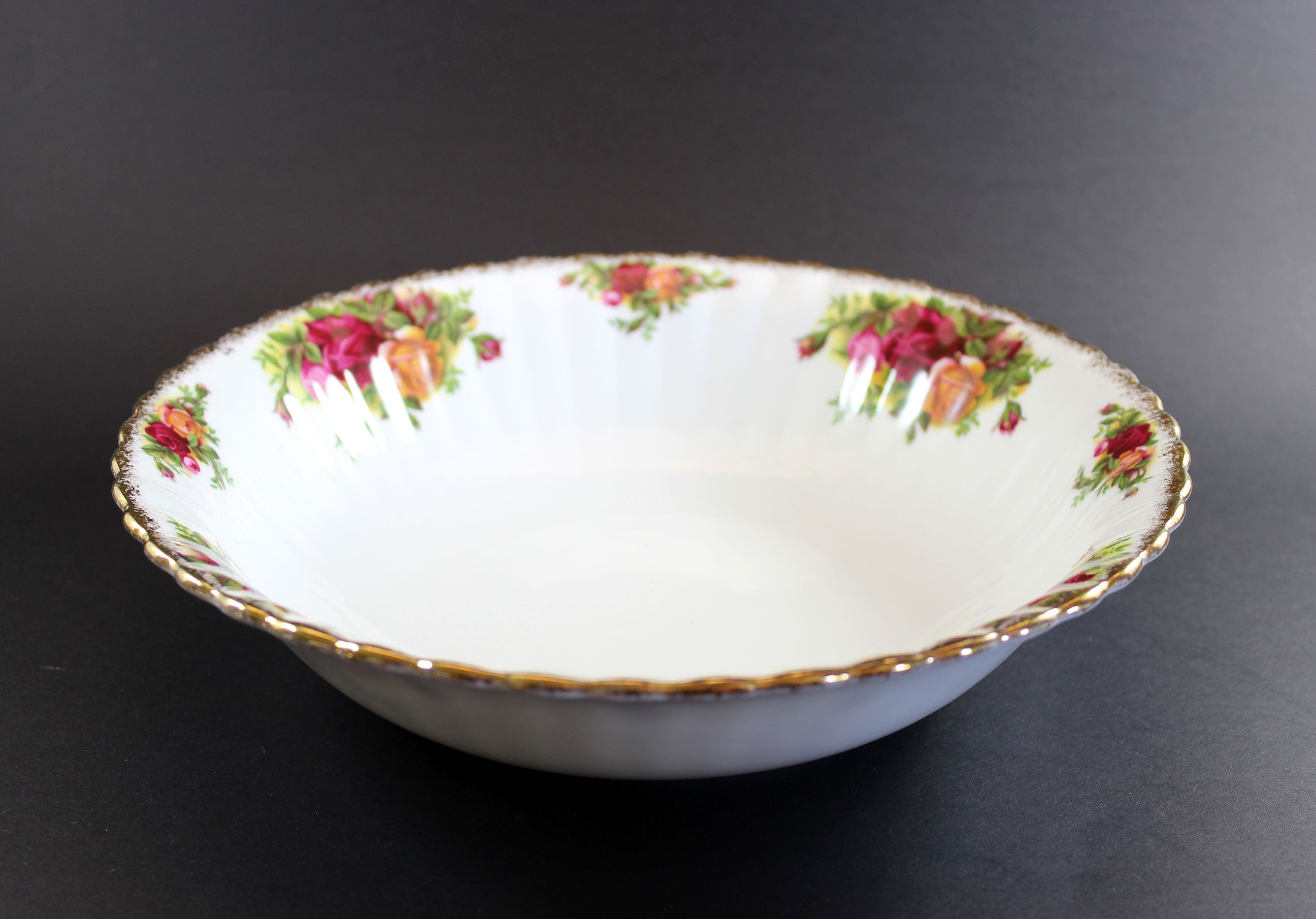 ROYAL ALBERT 2024 Old Country Roses round covered serving dish