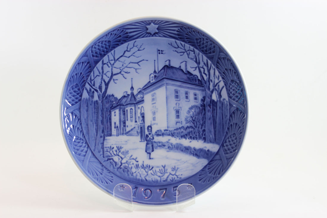 1975 Royal Copenhagen Decorative blue and white plate with a scenic design and year &