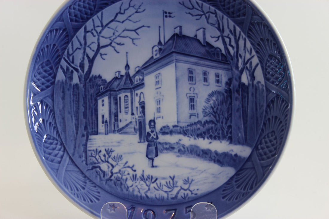 1975 Royal Copenhagen Decorative blue and white plate with a scenic design and year &
