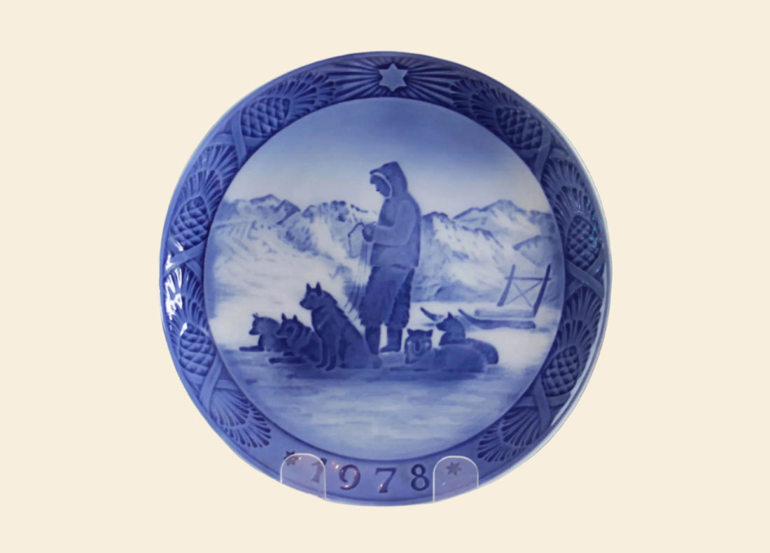 Blue and white decorative plate with a polar scene and &