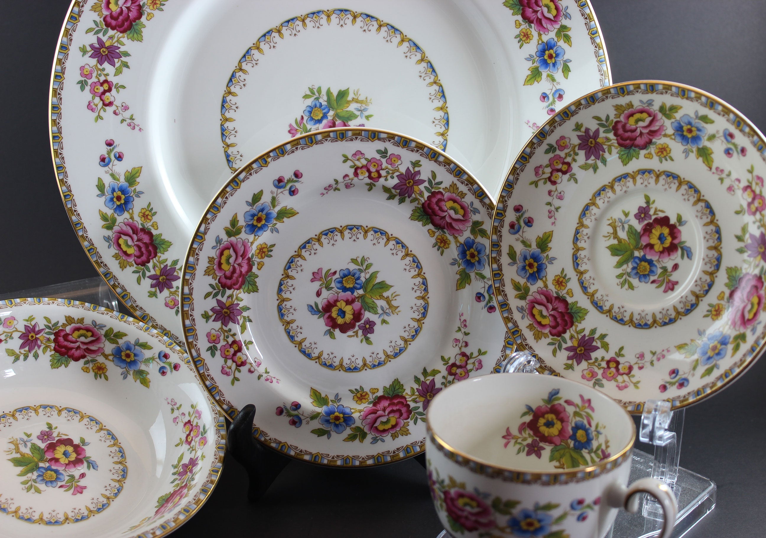 Royal Grafton, Malvern Pattern, 5 Piece Place Settings
