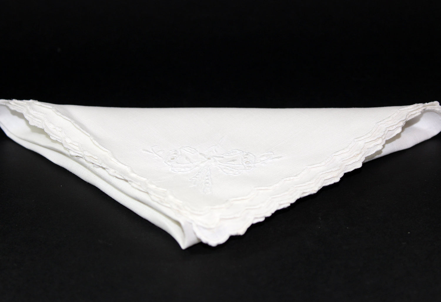 Scalloped Edge, Linen Luncheon or Tea Napkins with White Work Embroidery_1