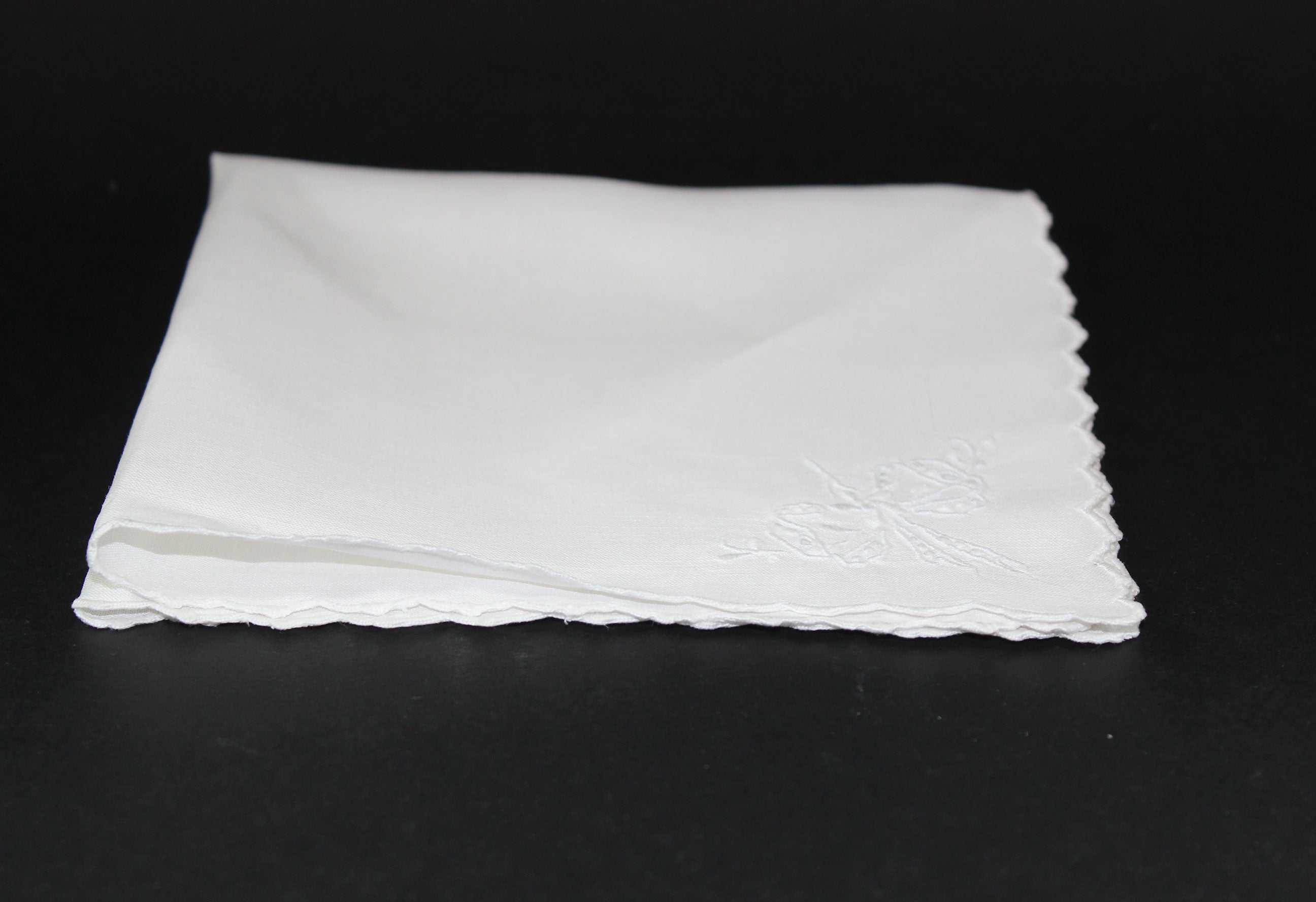 Scalloped Edge, Linen Luncheon or Tea Napkins with White Work Embroidery_1