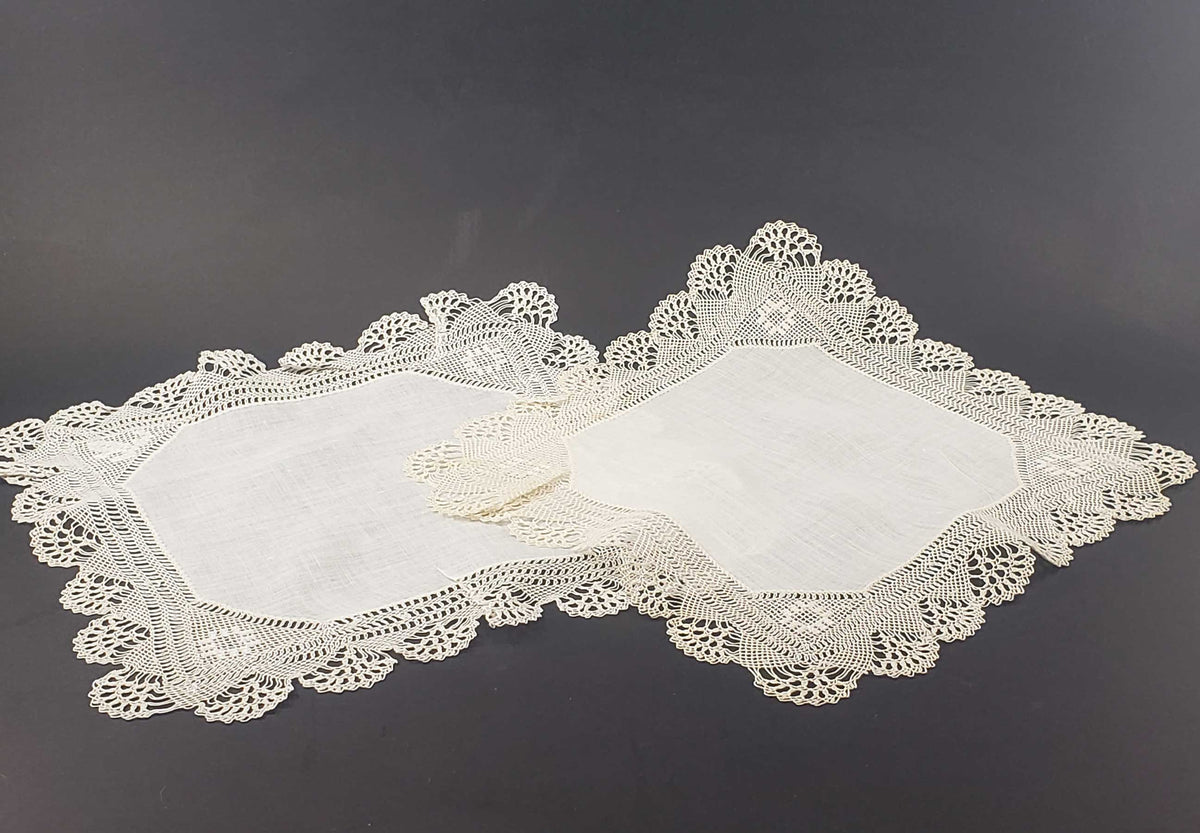 Small Linen and Wide Border Lace Handkerchief, Pair