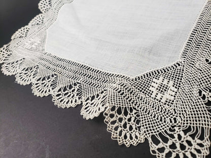Small Linen and Wide Border Lace Handkerchief, Pair
