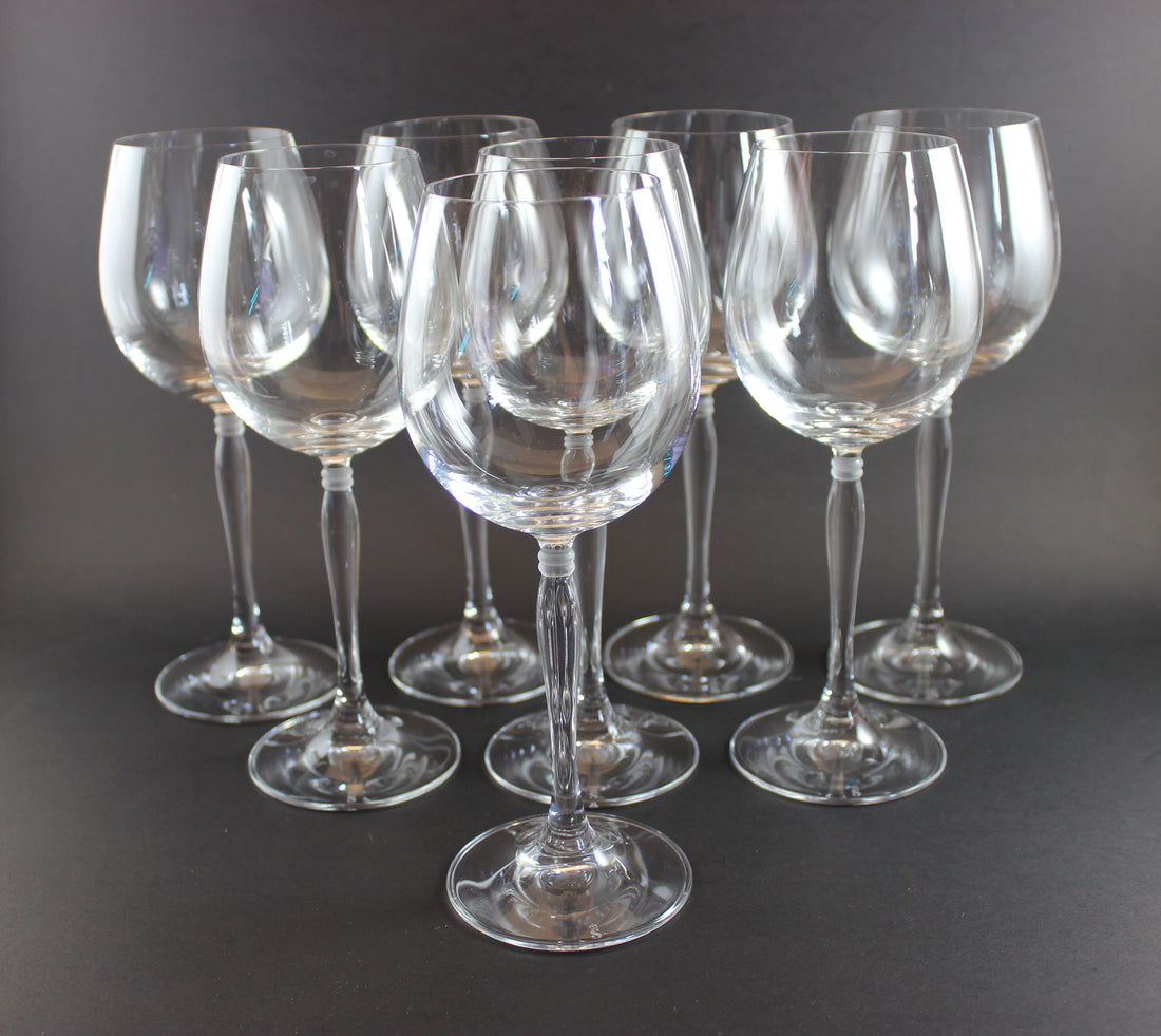 Set of Spiegelau Arabeske clear wine glasses on a dark background