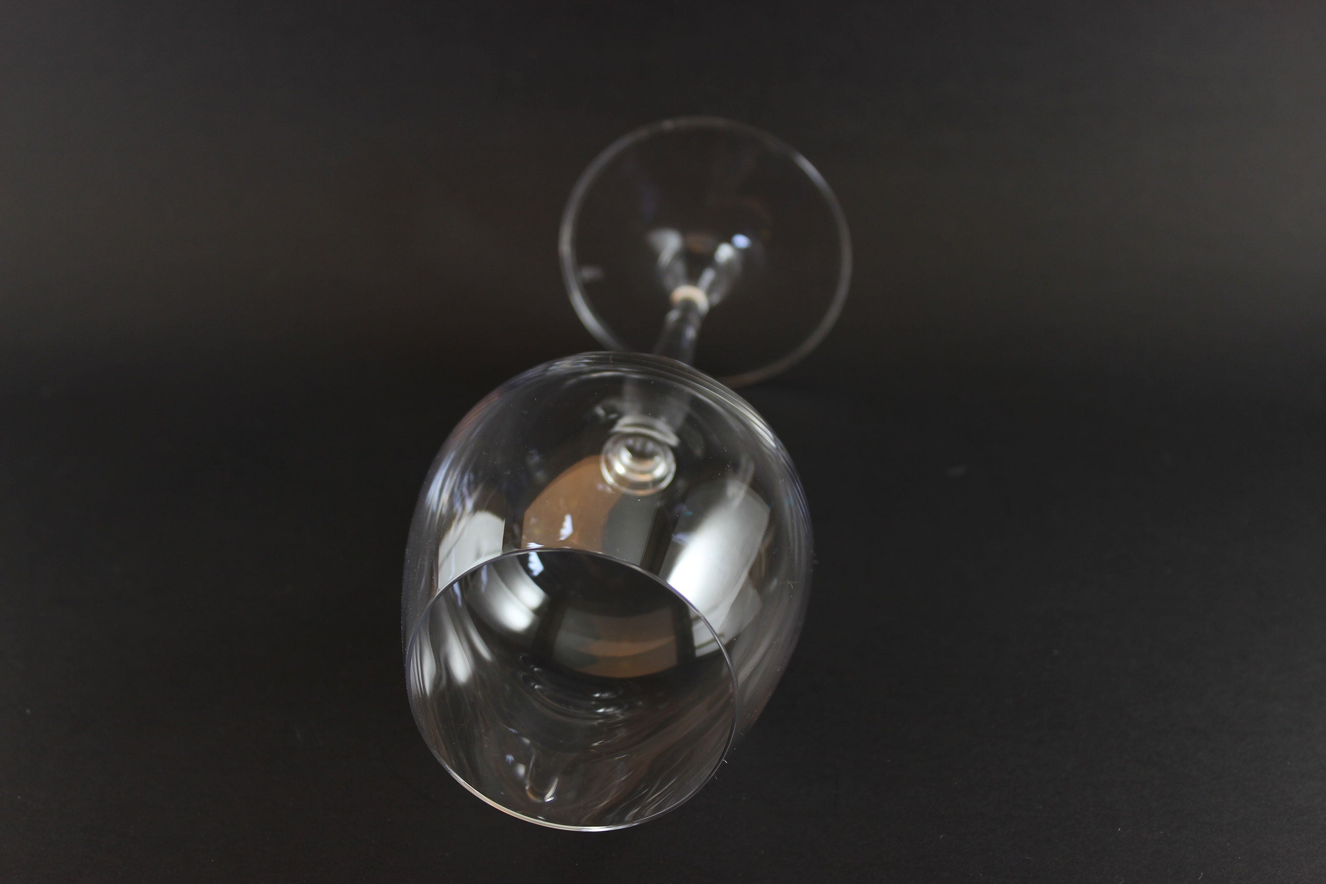 Set of Spiegelau Arabeske clear wine glasses on a dark background