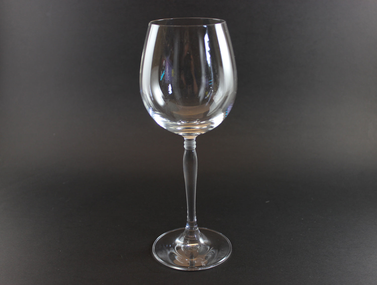 Set of Spiegelau Arabeske clear wine glasses on a dark background