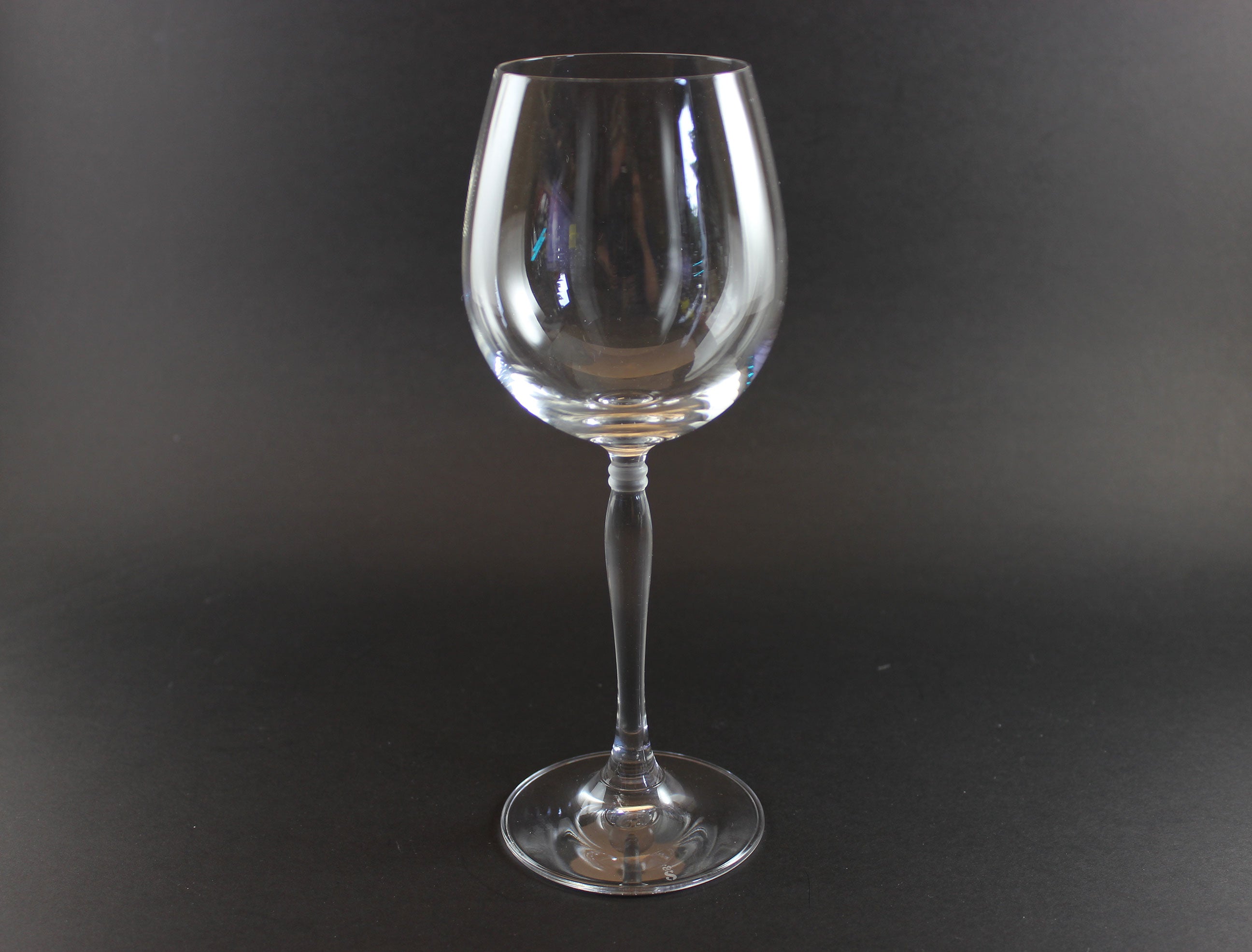 Set of Spiegelau Arabeske clear wine glasses on a dark background
