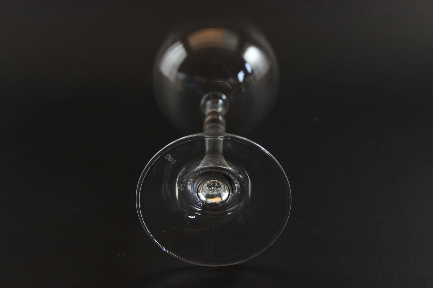 Set of Spiegelau Arabeske clear wine glasses on a dark background