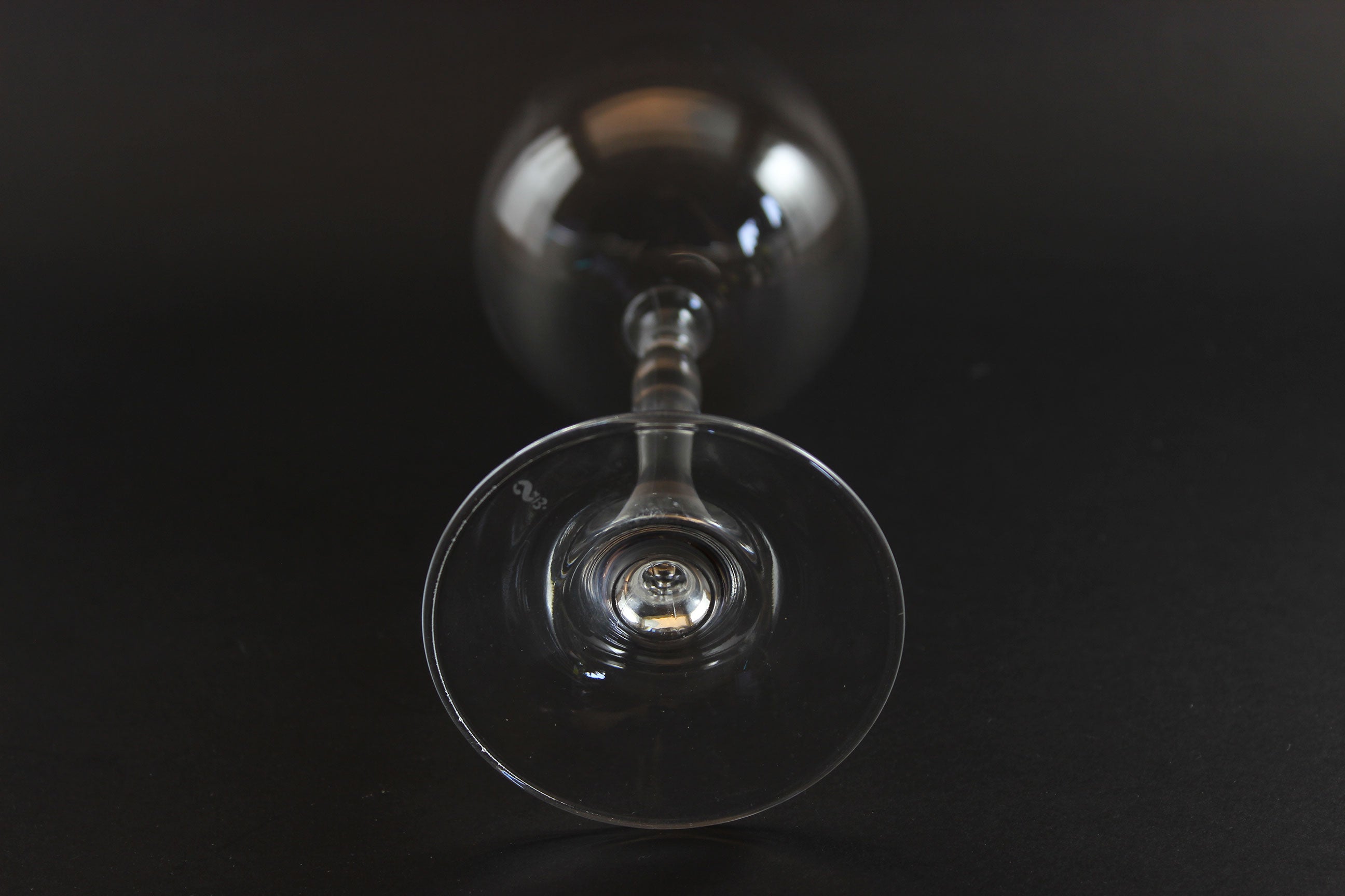 Set of Spiegelau Arabeske clear wine glasses on a dark background