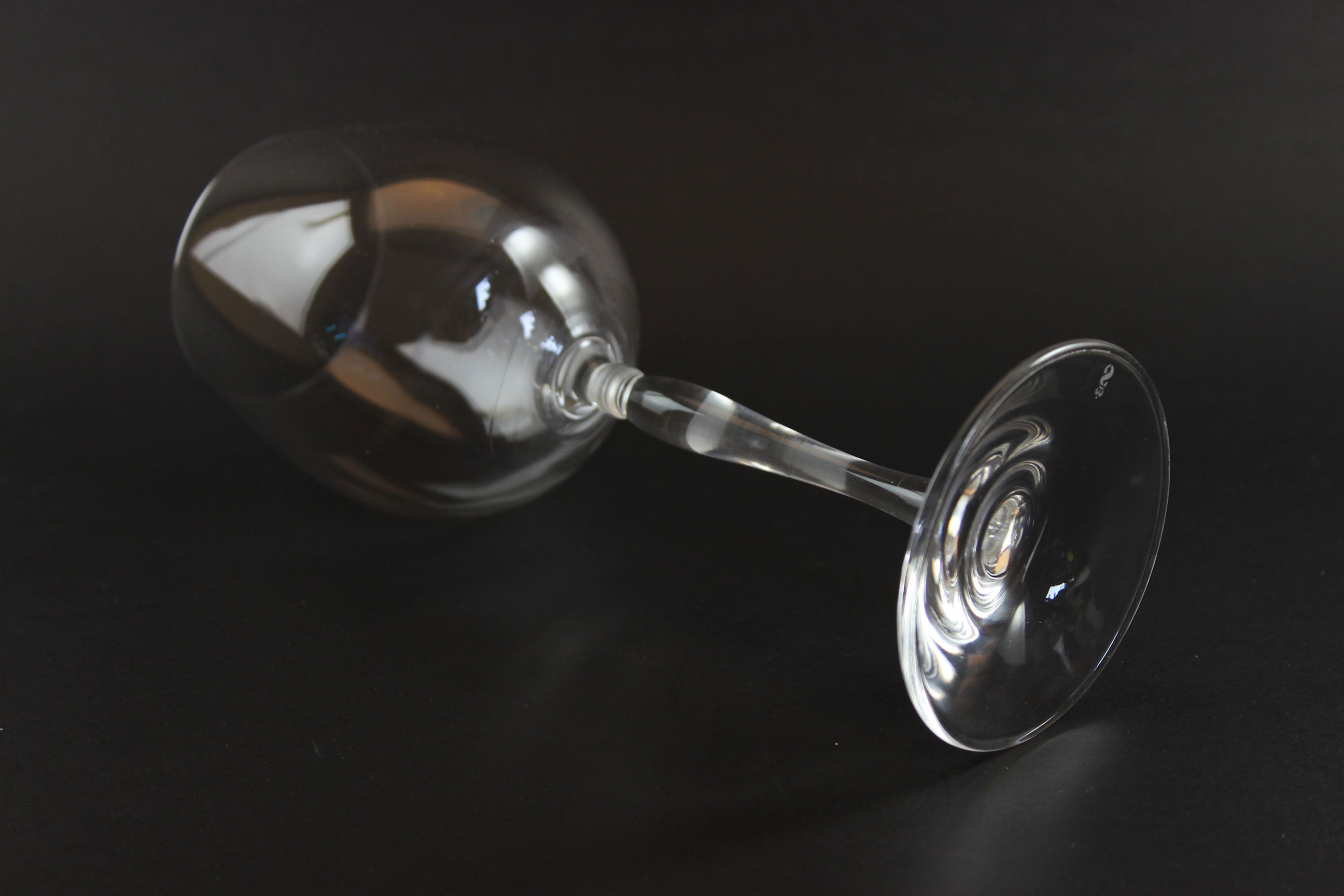 Set of Spiegelau Arabeske clear wine glasses on a dark background