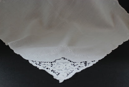 White Embroidered Vintage Linen and Lace Dinner Napkins