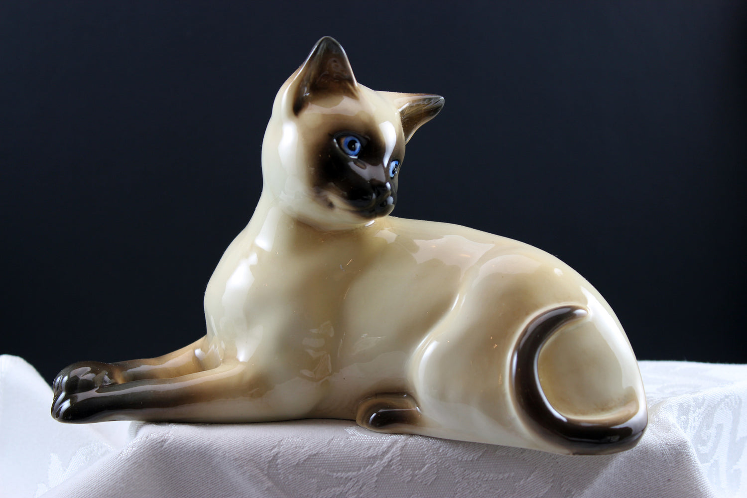 Beswick Siamese cat 1558. Dated 1970&