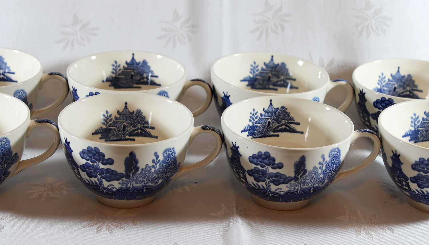 Blue Willow, Large Teacups, Johnson Brothers – With A Past
