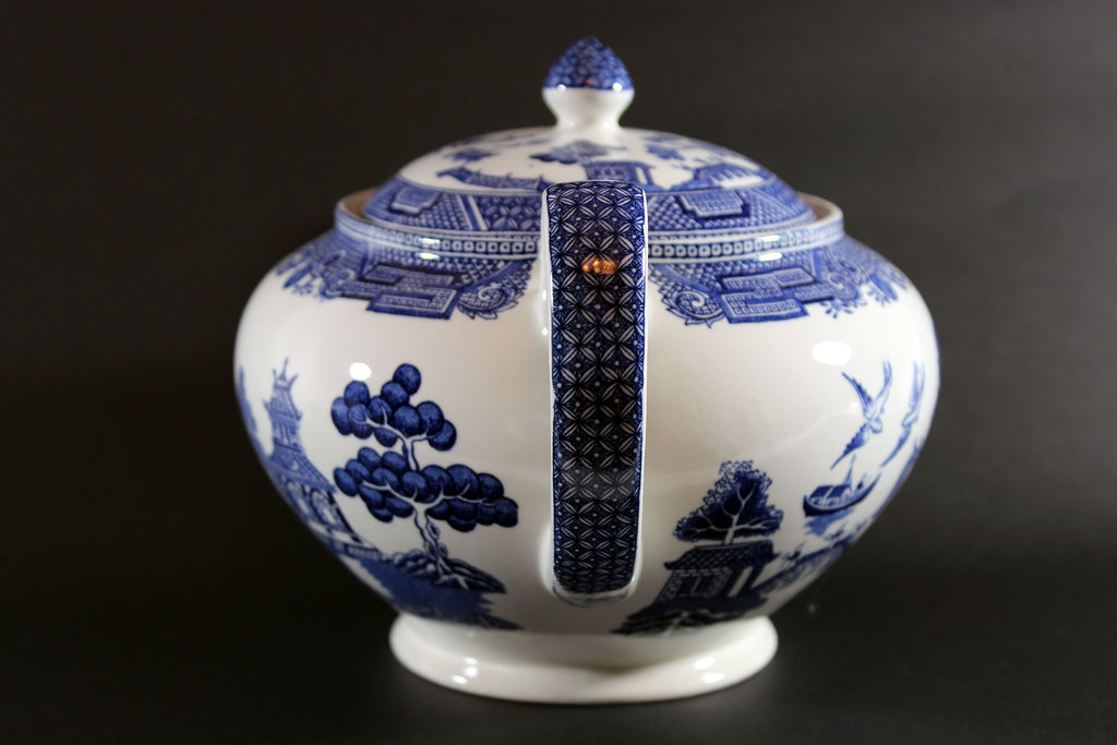 Blue Willow Teapot, Johnson Brothers – With A Past