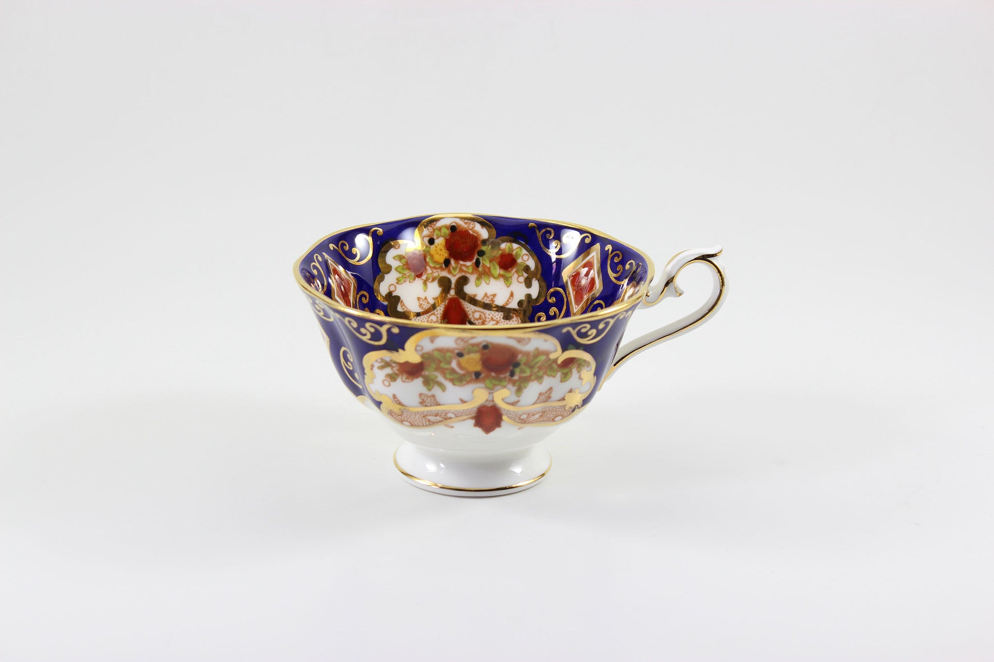 Royal Albert Bone China, Heirloom Pattern, Teacup