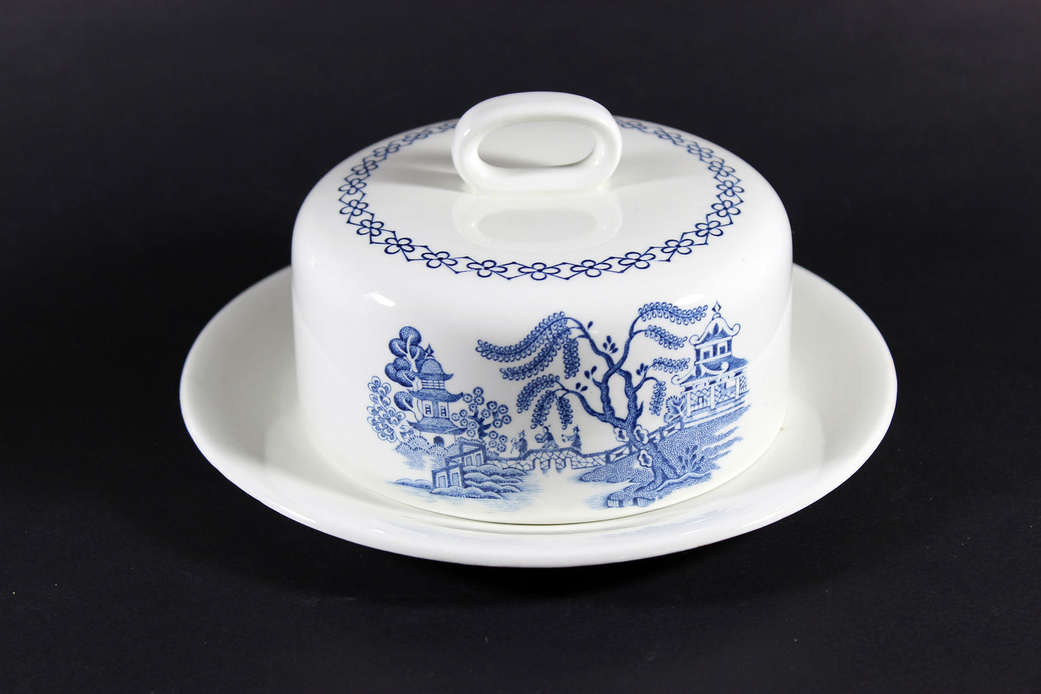 Blue Willow Covered Butter, Meakin, Staffordshire