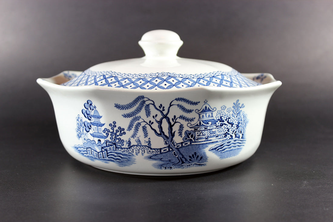 Blue Willow Covered Vegetable Dish, Meakin, Staffordshire