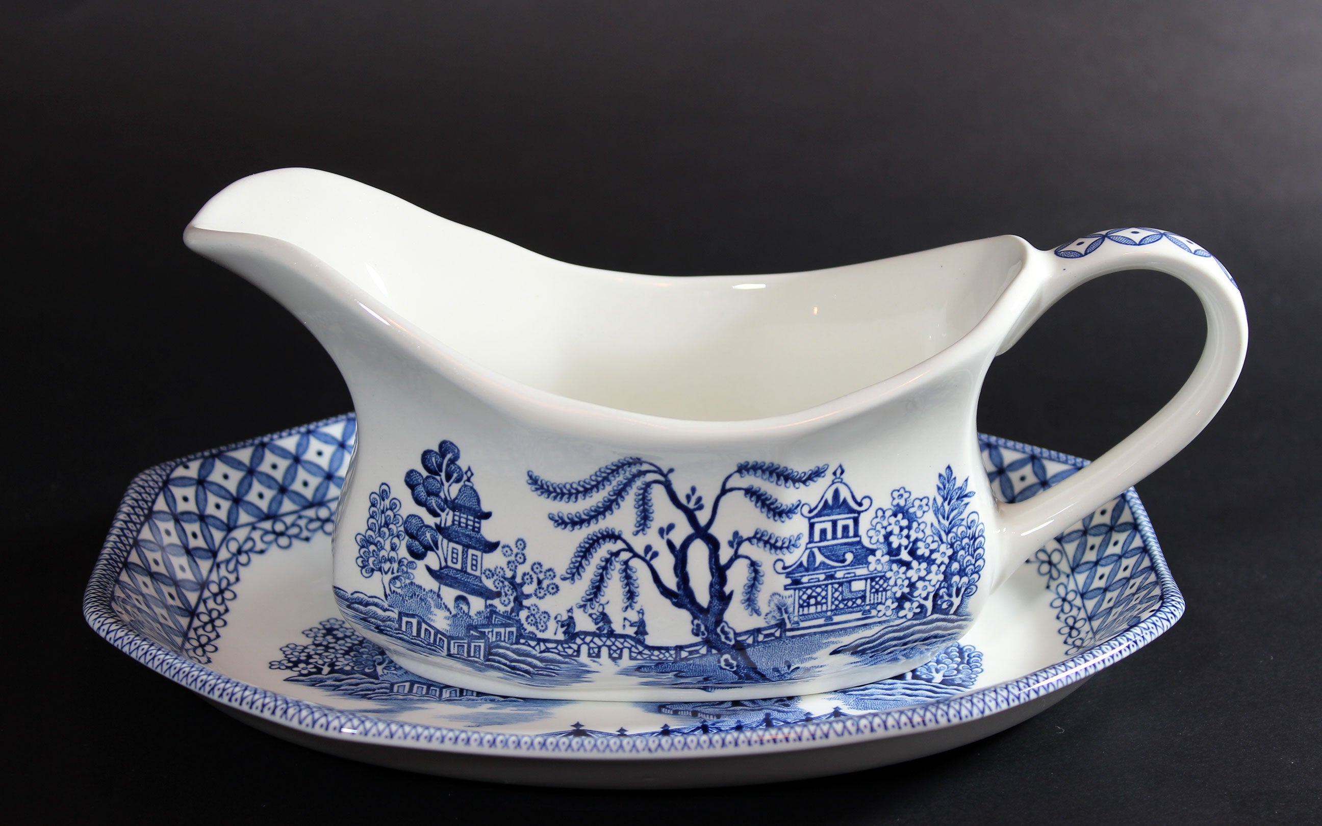 Blue willow gravy boat best sale